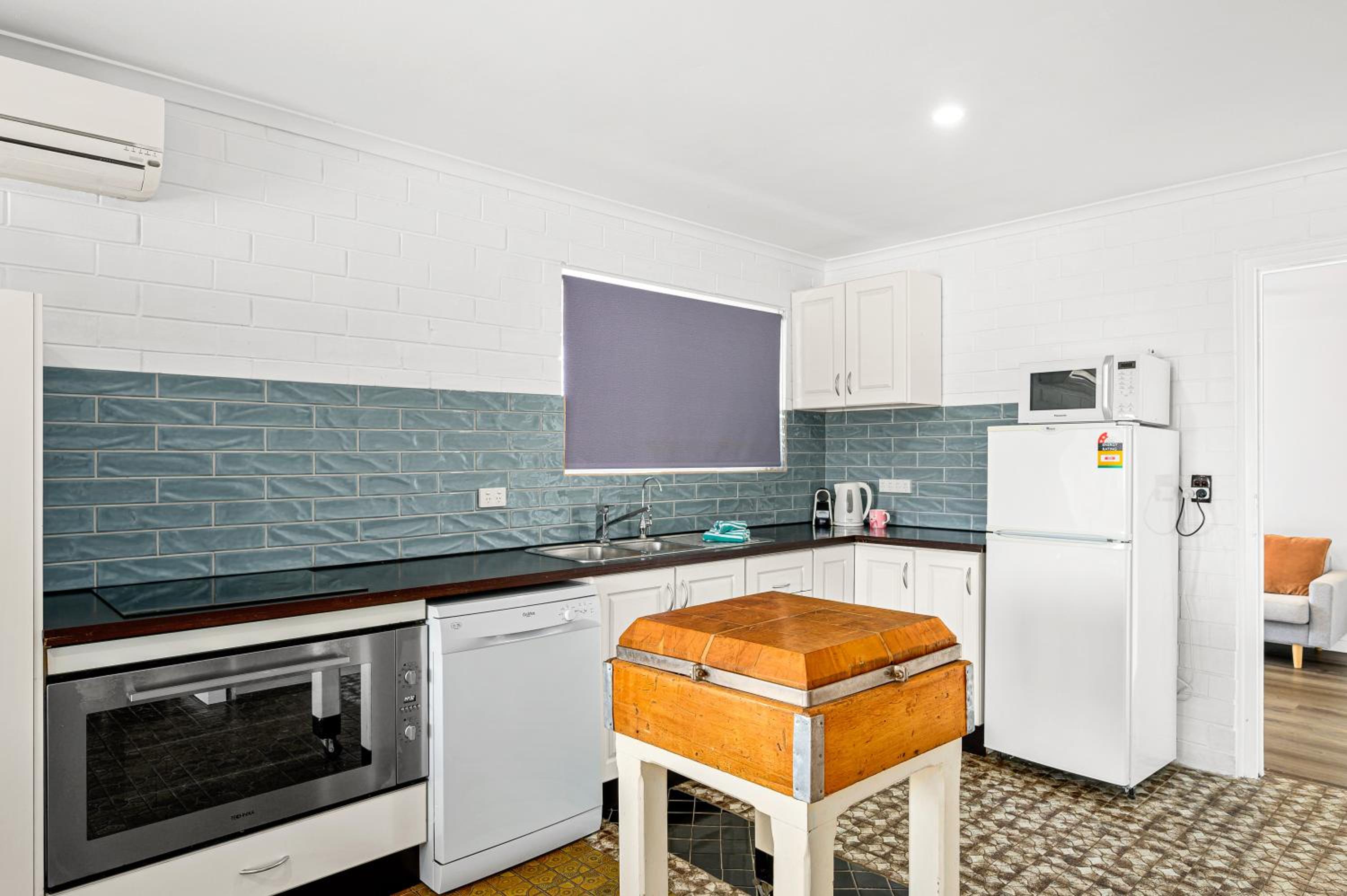 Vic's Place - Sellicks Beach - C21 SouthCoast Holidays