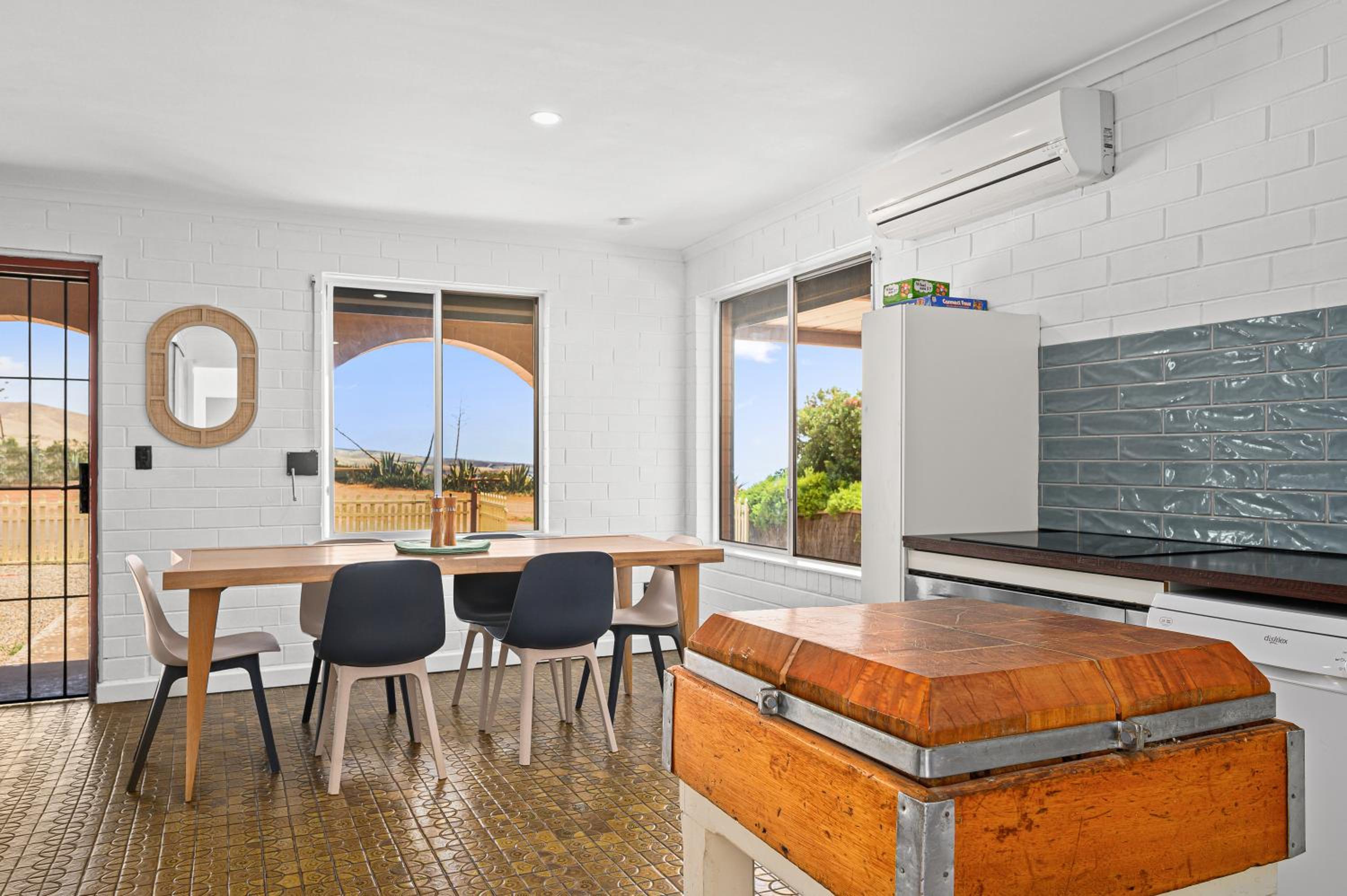 Vic's Place - Sellicks Beach - C21 SouthCoast Holidays