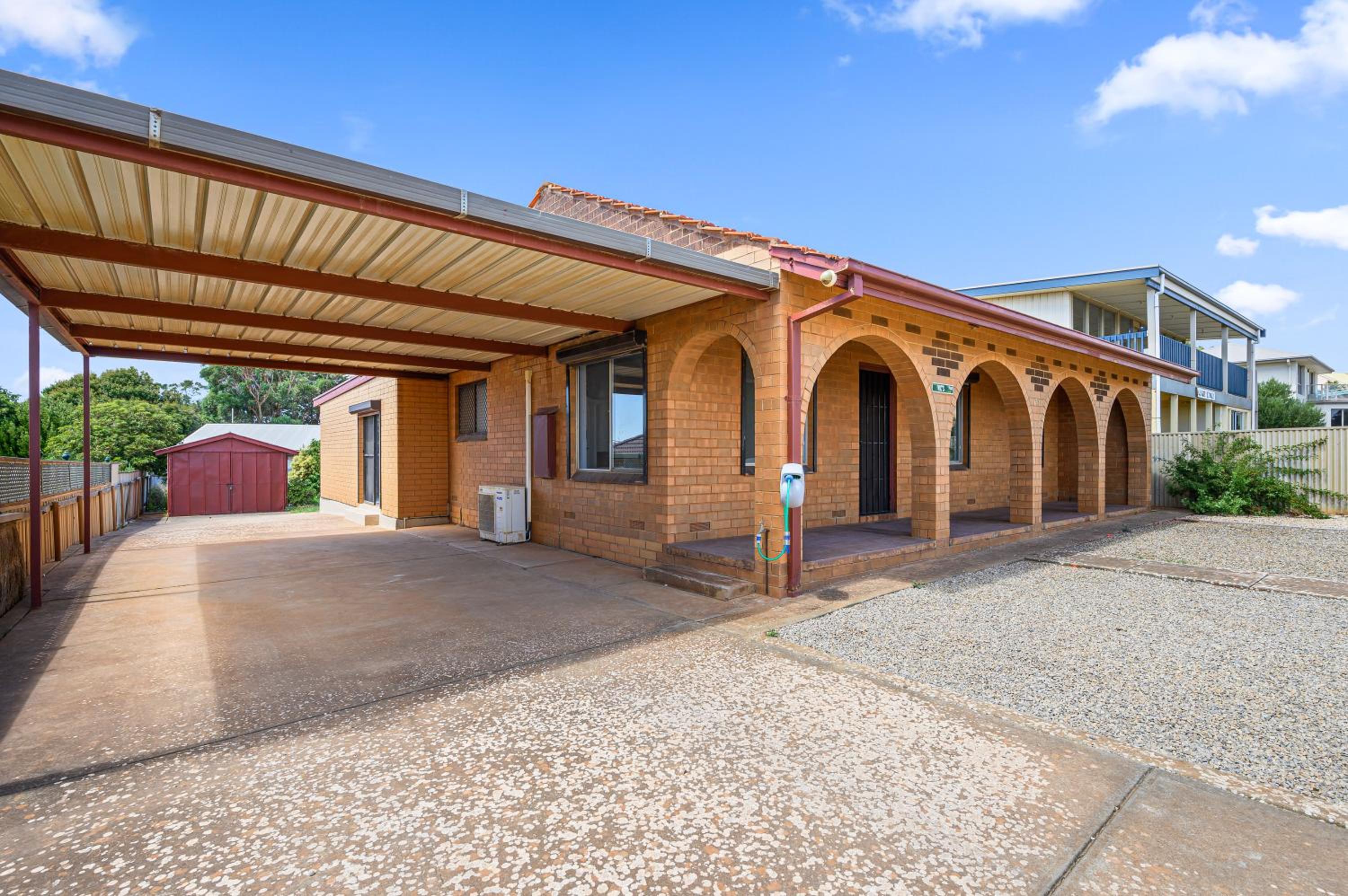 Vic's Place - Sellicks Beach - C21 SouthCoast Holidays