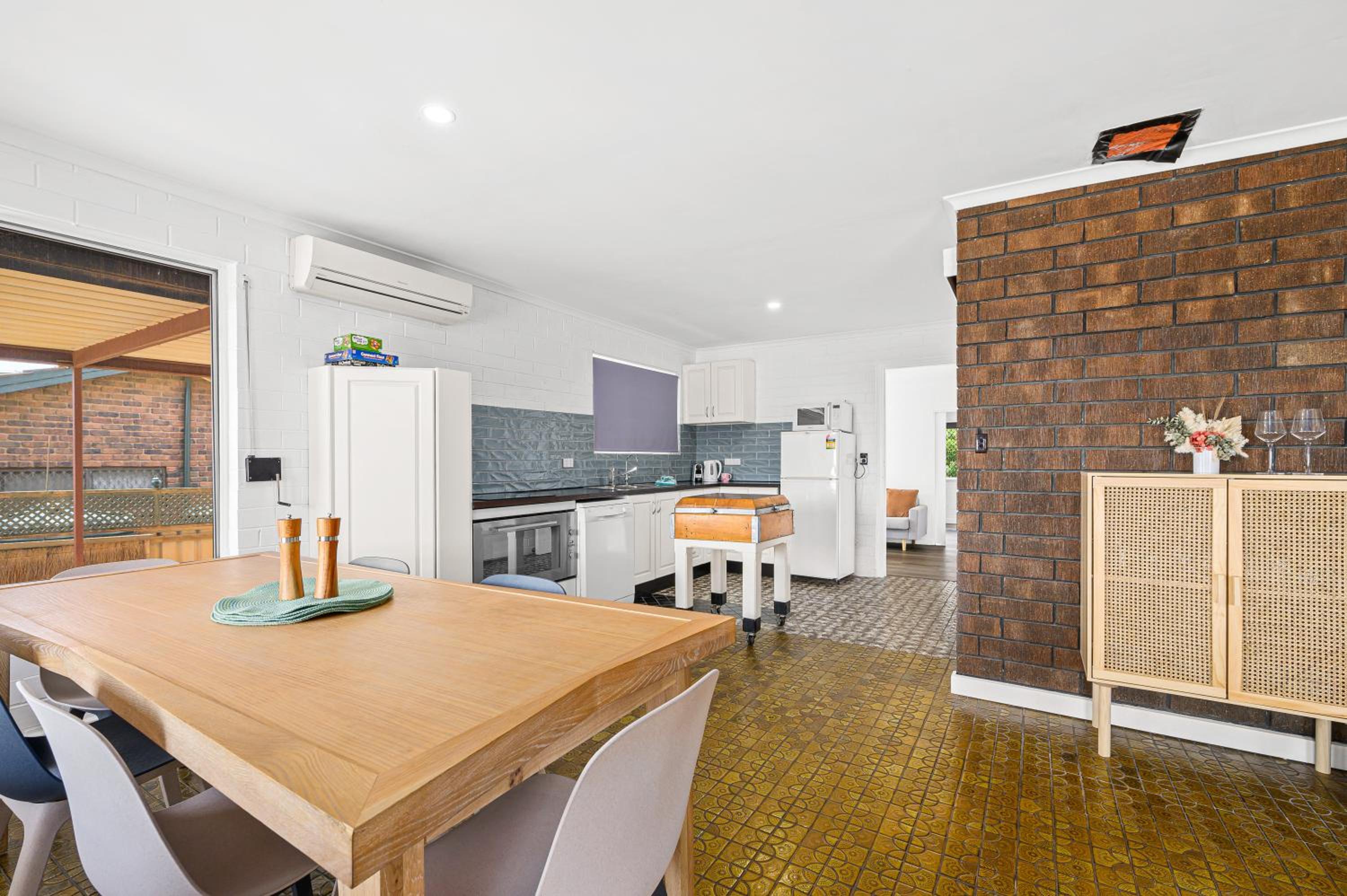 Vic's Place - Sellicks Beach - C21 SouthCoast Holidays