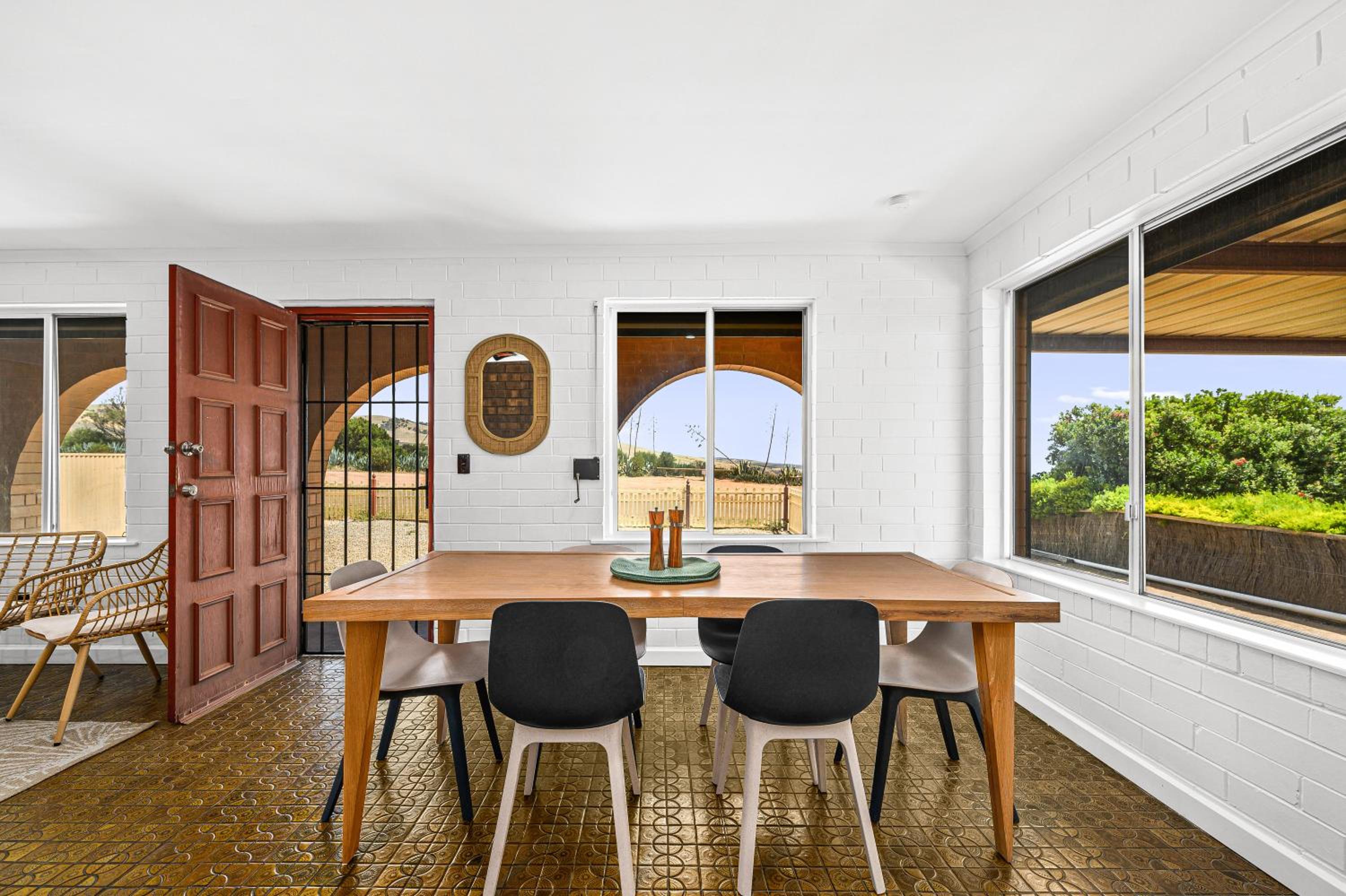 Vic's Place - Sellicks Beach - C21 SouthCoast Holidays