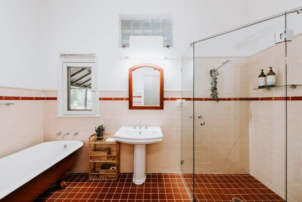 Historic Riverfront Residence Farmstay