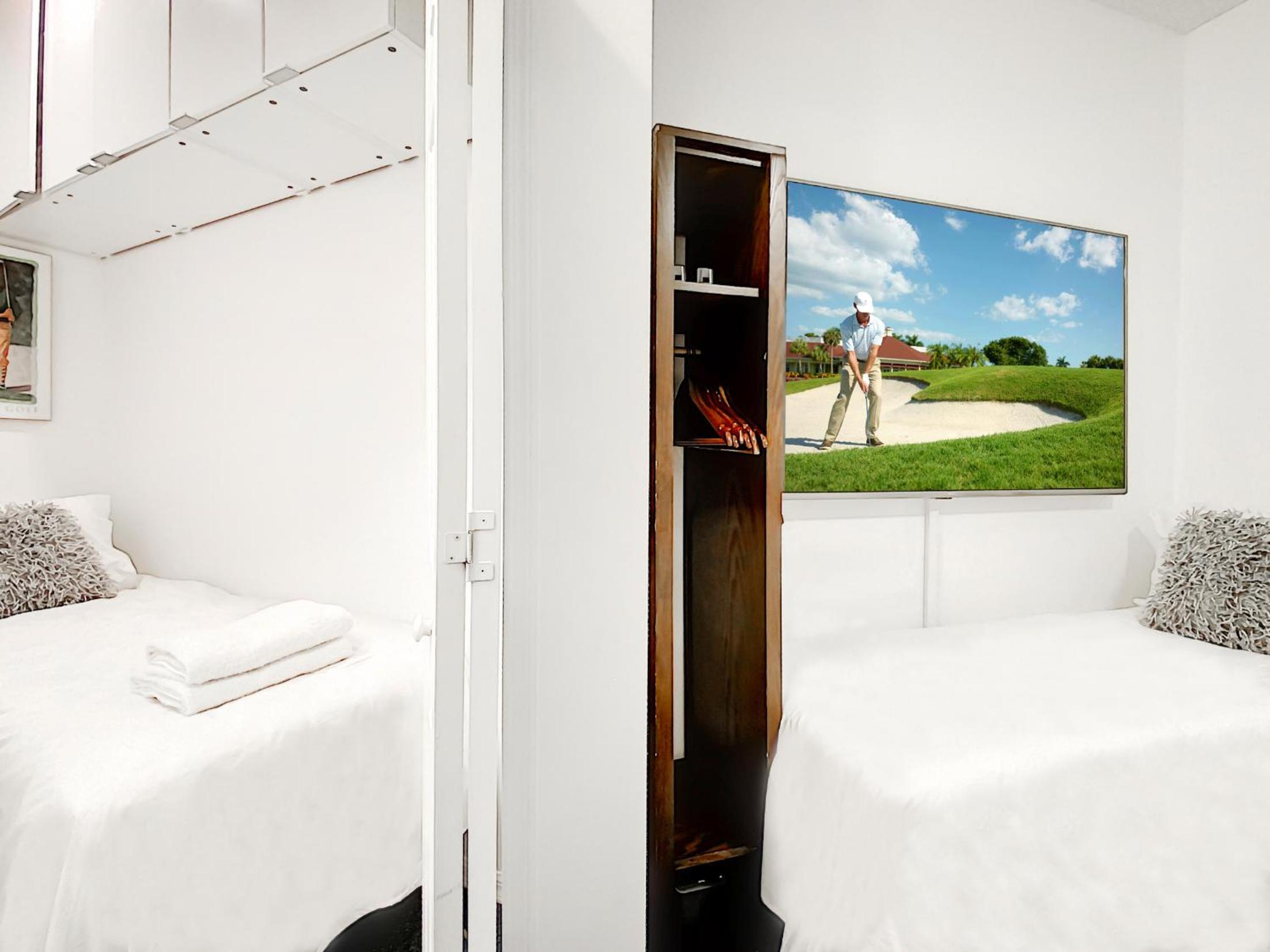 PgaVillageResort by AmericanVacationLiving 7 Room