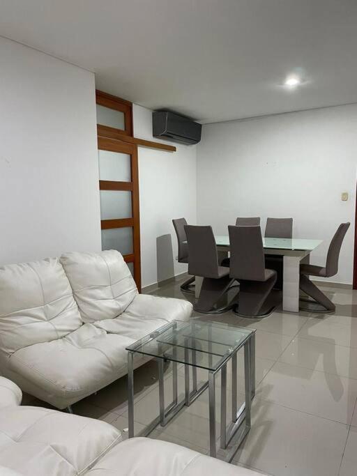 Hermoso Apartamento cerca Centro Comercial Viva - Parque Venezuela