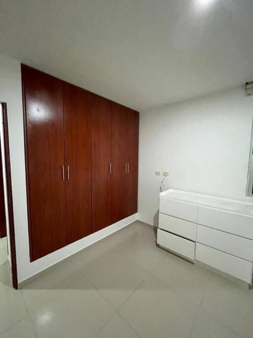 Hermoso Apartamento cerca Centro Comercial Viva - Parque Venezuela