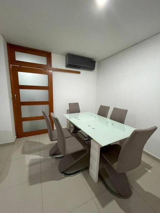 Hermoso Apartamento cerca Centro Comercial Viva - Parque Venezuela