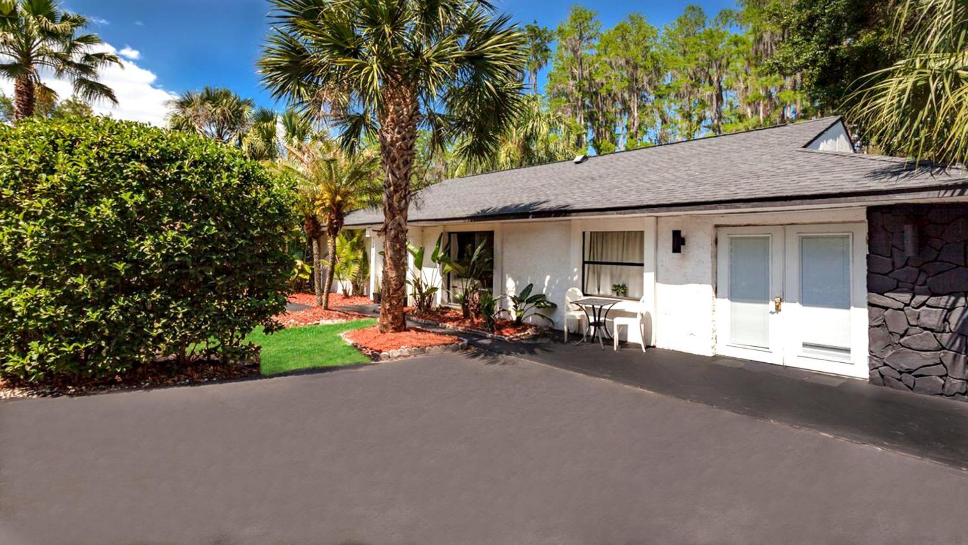 6BR 4BA TampaGolfVilla by AmericanVacationLiving