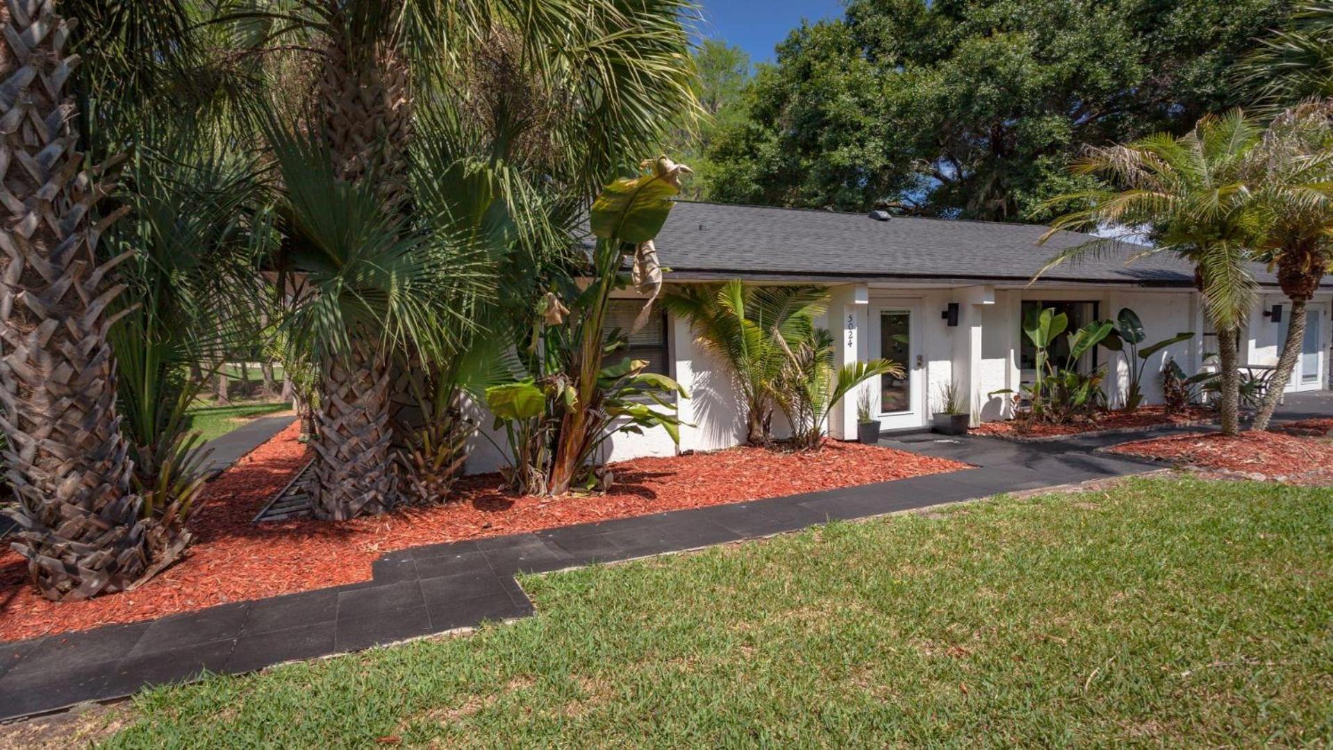 6BR 4BA TampaGolfVilla by AmericanVacationLiving