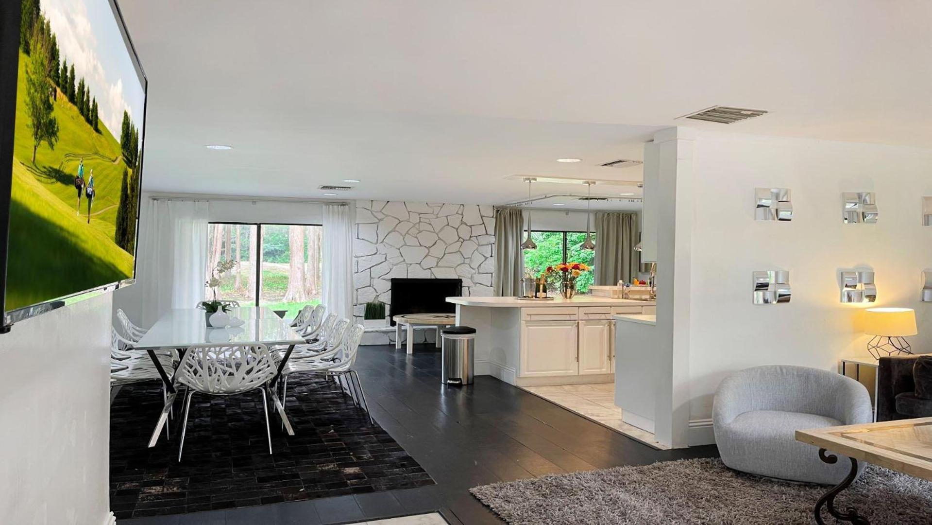 6BR 4BA TampaGolfVilla by AmericanVacationLiving