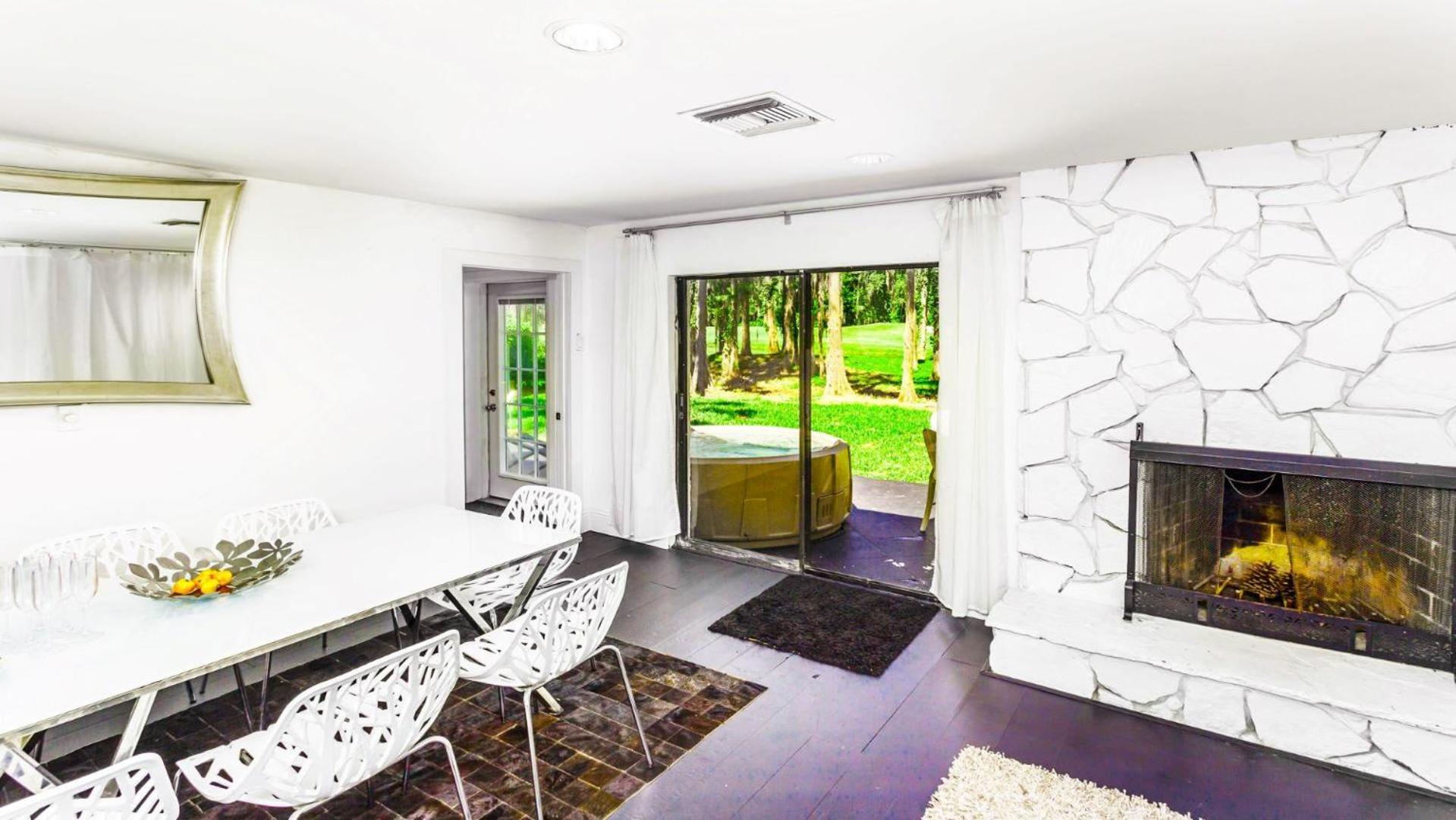 6BR 4BA TampaGolfVilla by AmericanVacationLiving