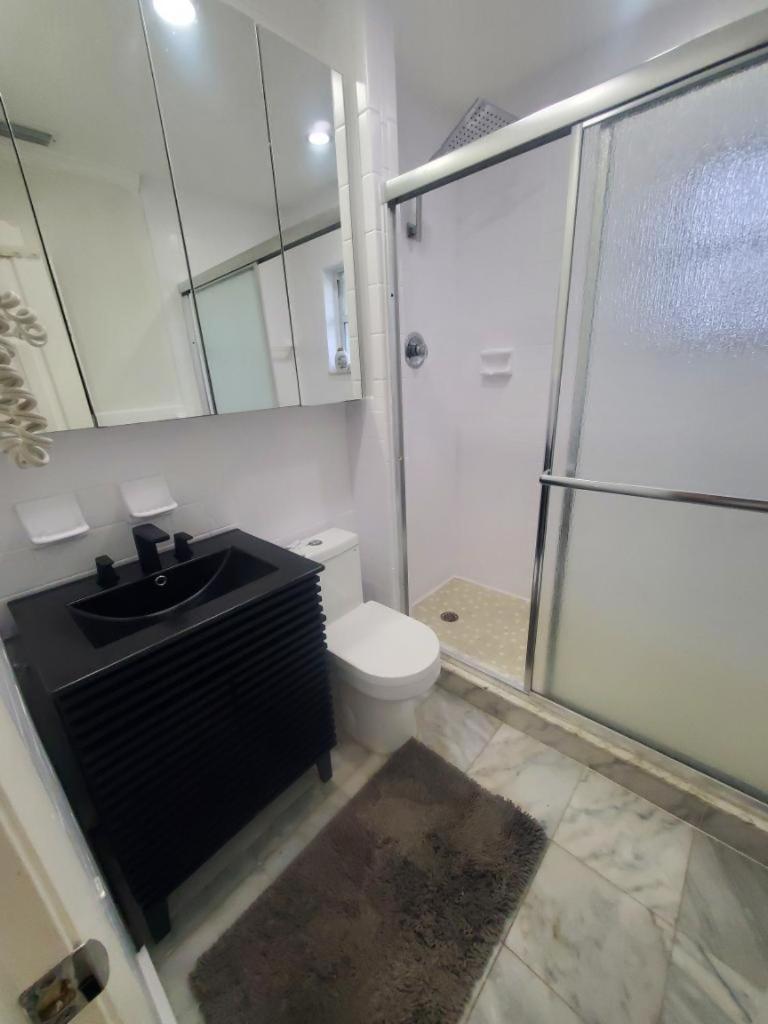 6BR 4BA TampaGolfVilla by AmericanVacationLiving