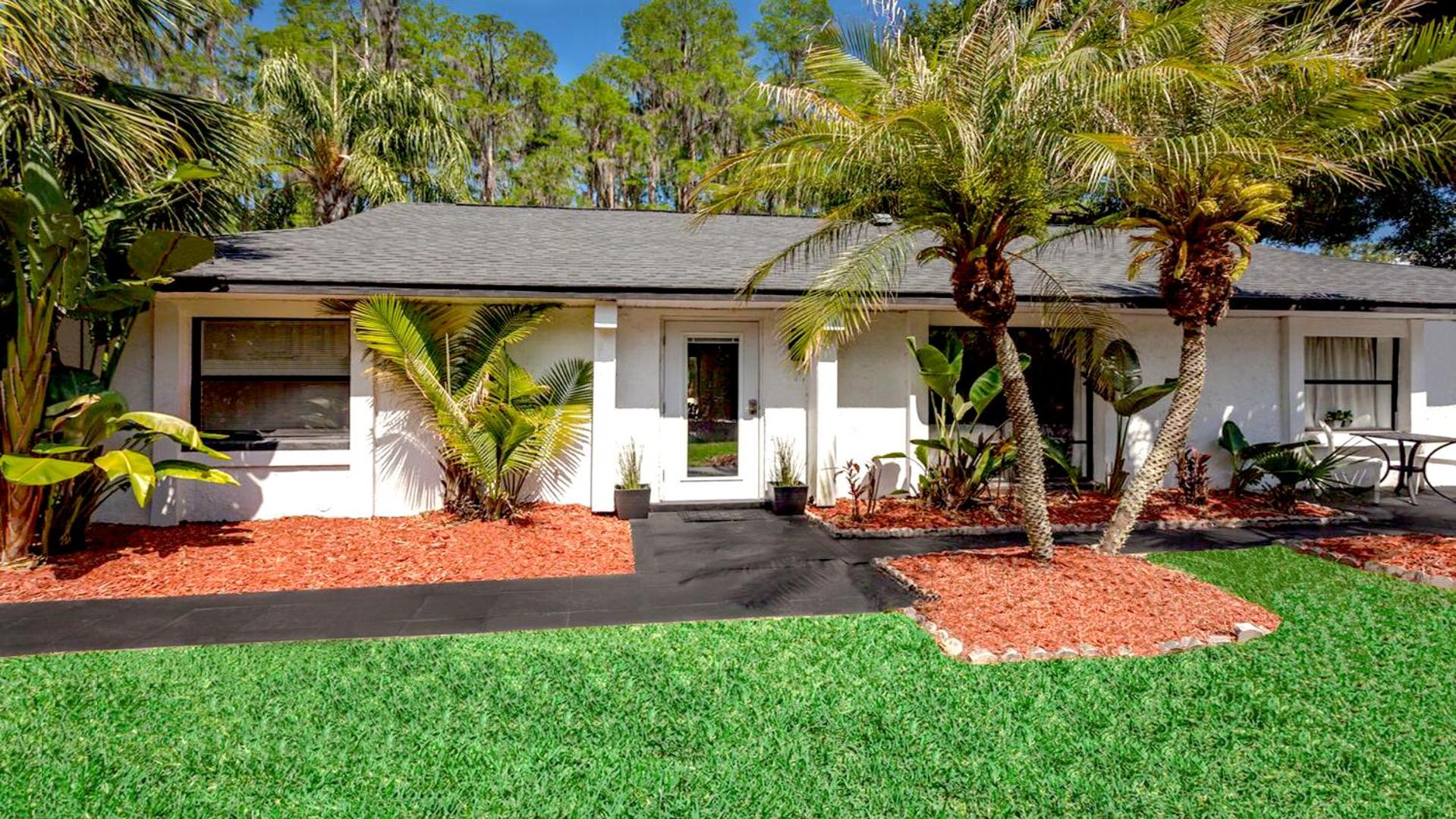 6BR 4BA TampaGolfVilla by AmericanVacationLiving