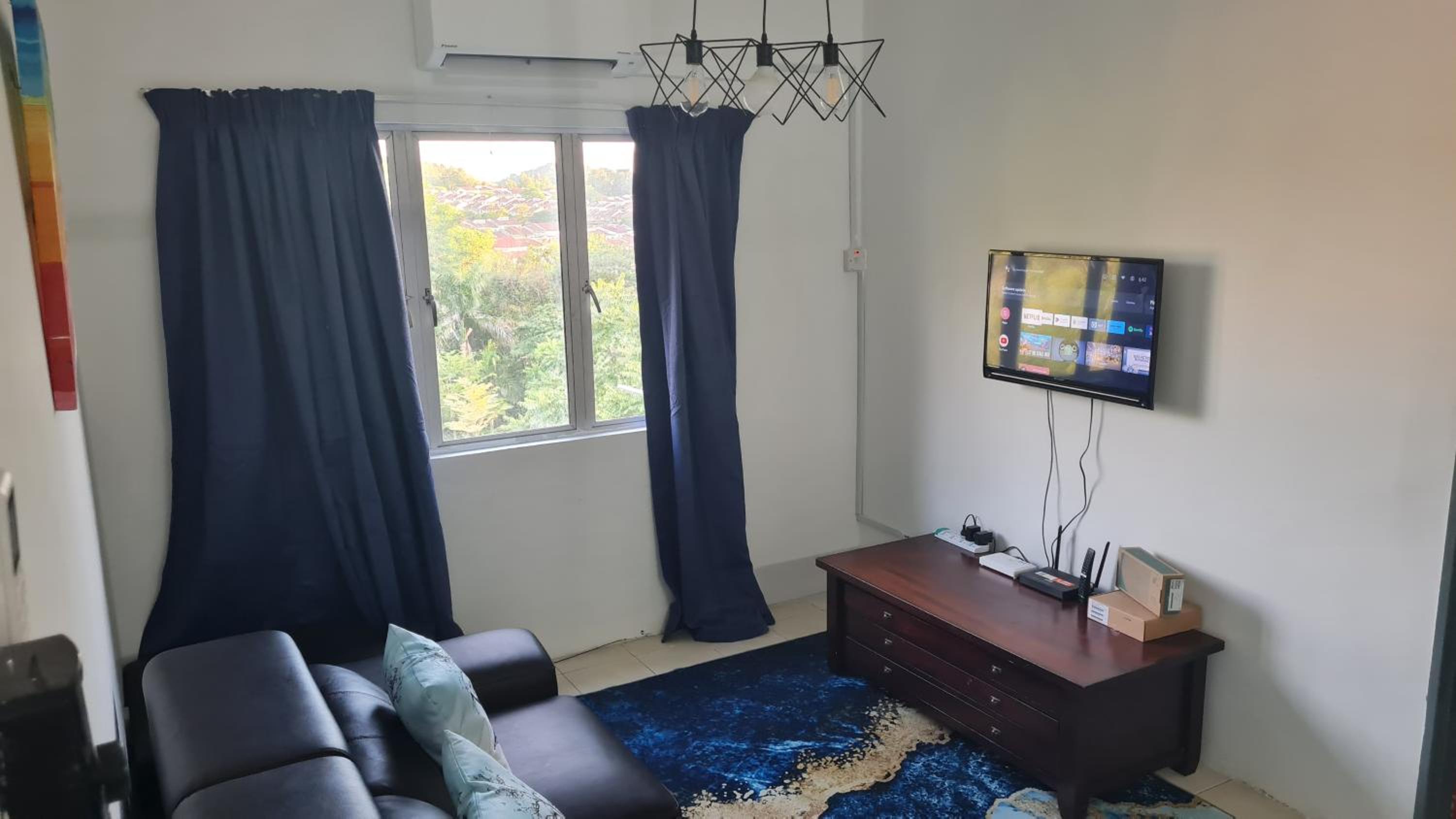 NO TOURIST 4th floor NO LIFT Comfortable 3 Room 6pax Bkt Jalil 1 free parking photo 8