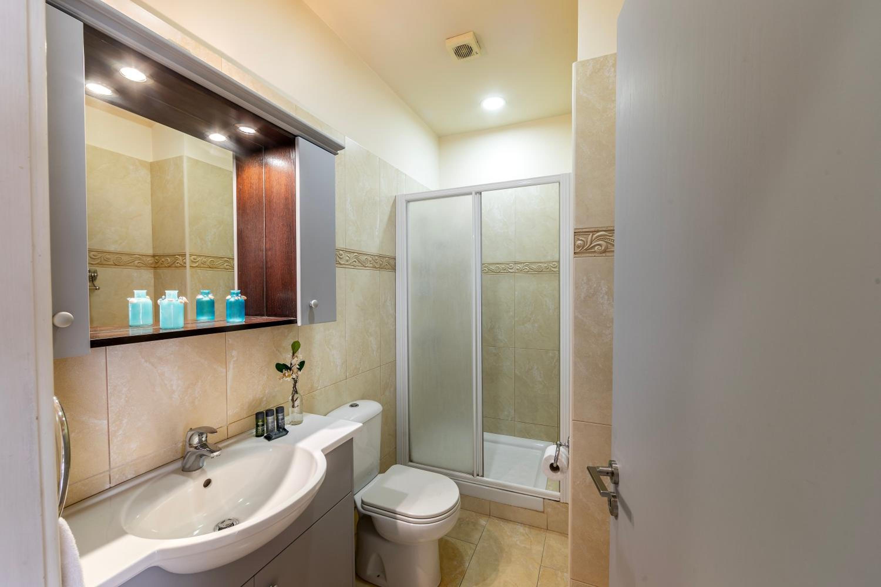 Mackenzie Beachfront Eftyhia Suite