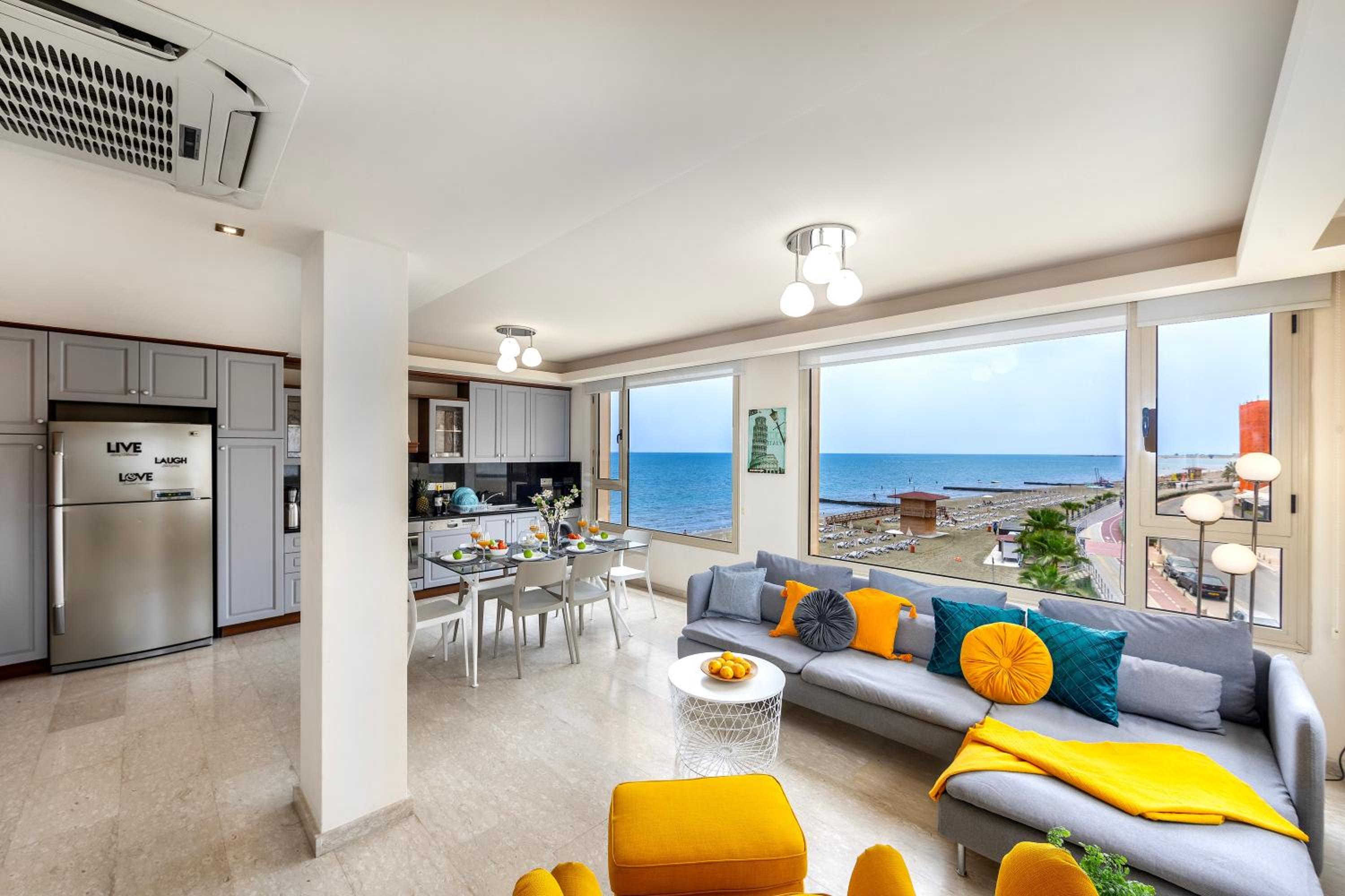 Mackenzie Beachfront Eftyhia Suite