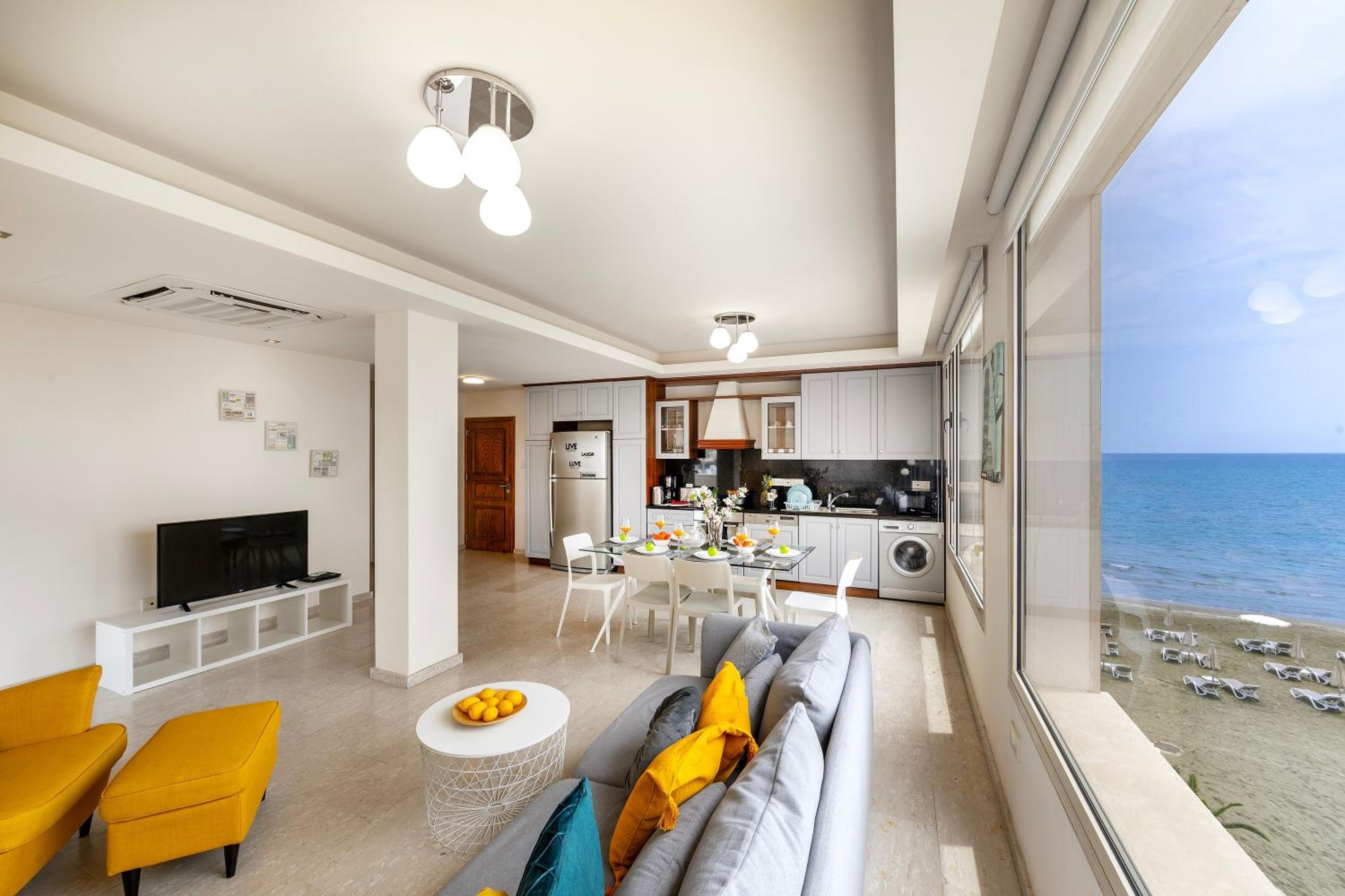 Mackenzie Beachfront Eftyhia Suite