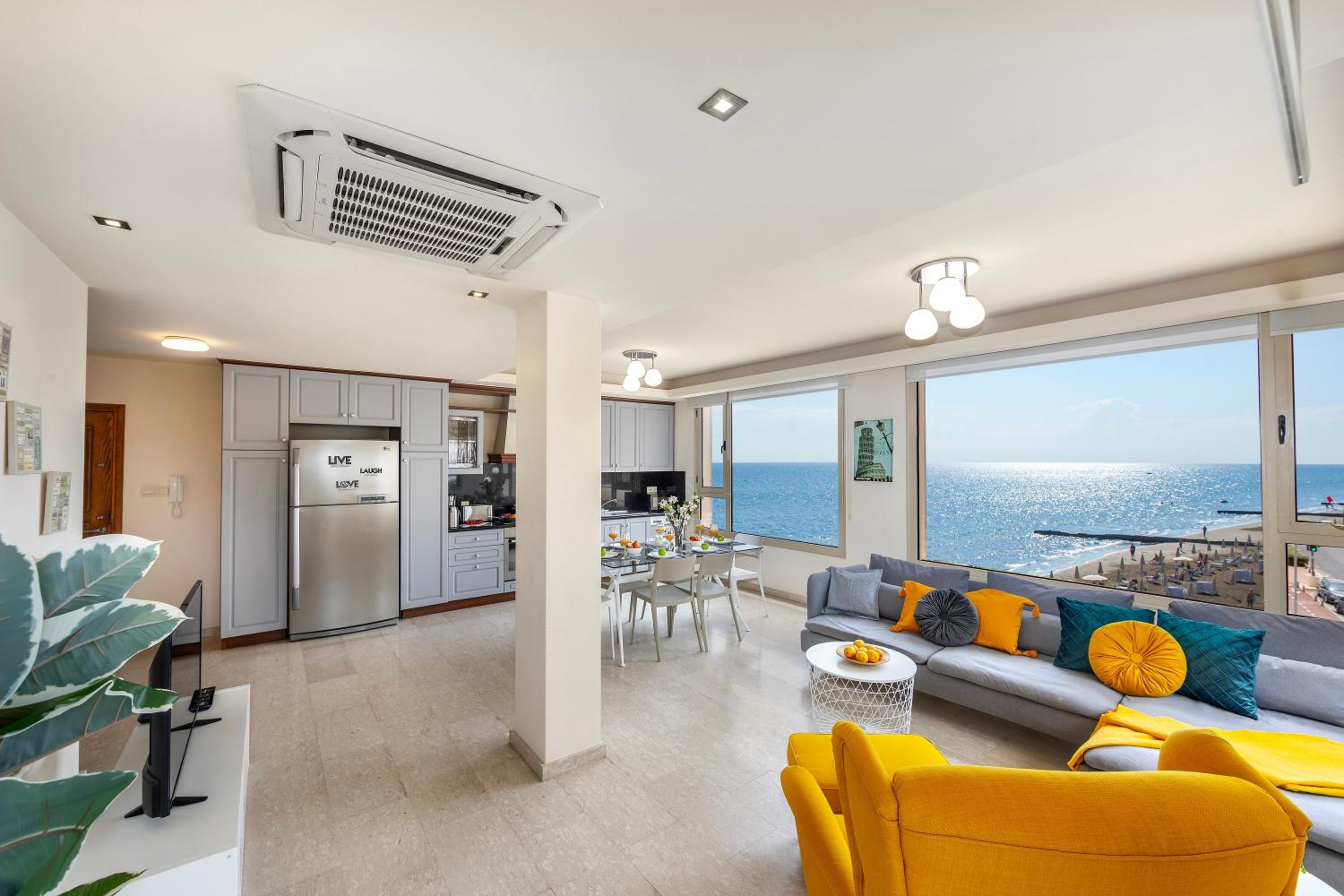 Mackenzie Beachfront Eftyhia Suite