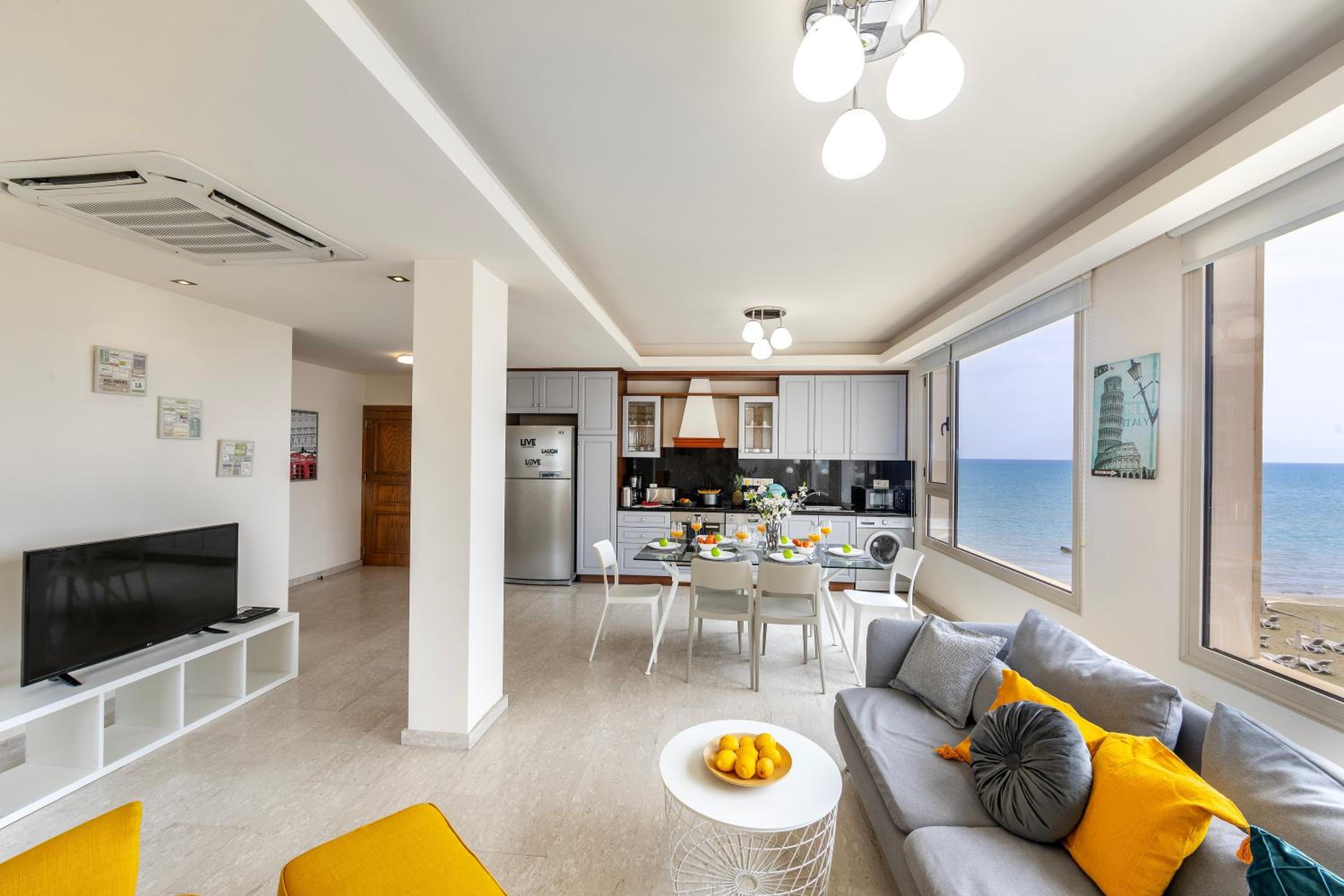 Mackenzie Beachfront Eftyhia Suite