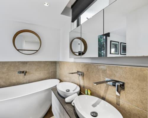 Elysee Beachside Apartments Alexandra Headland
