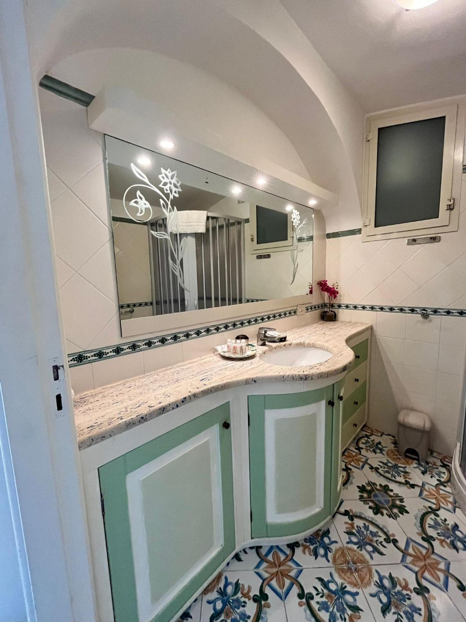 Casa Tutti Frutti en Positano — bathroom