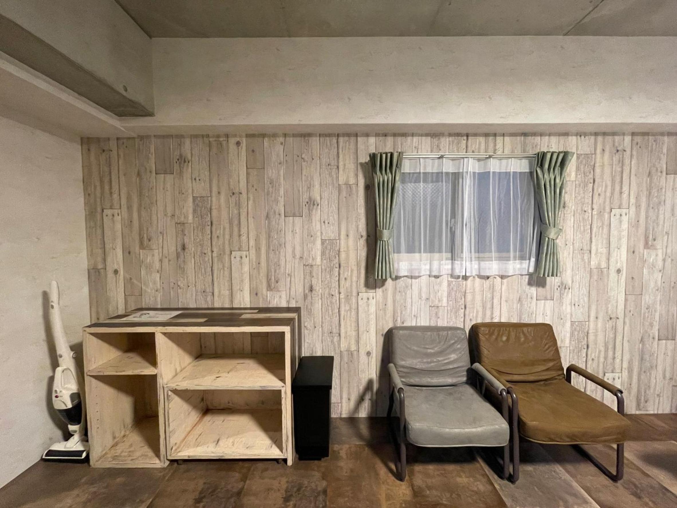 WOLF PACK apartment 21