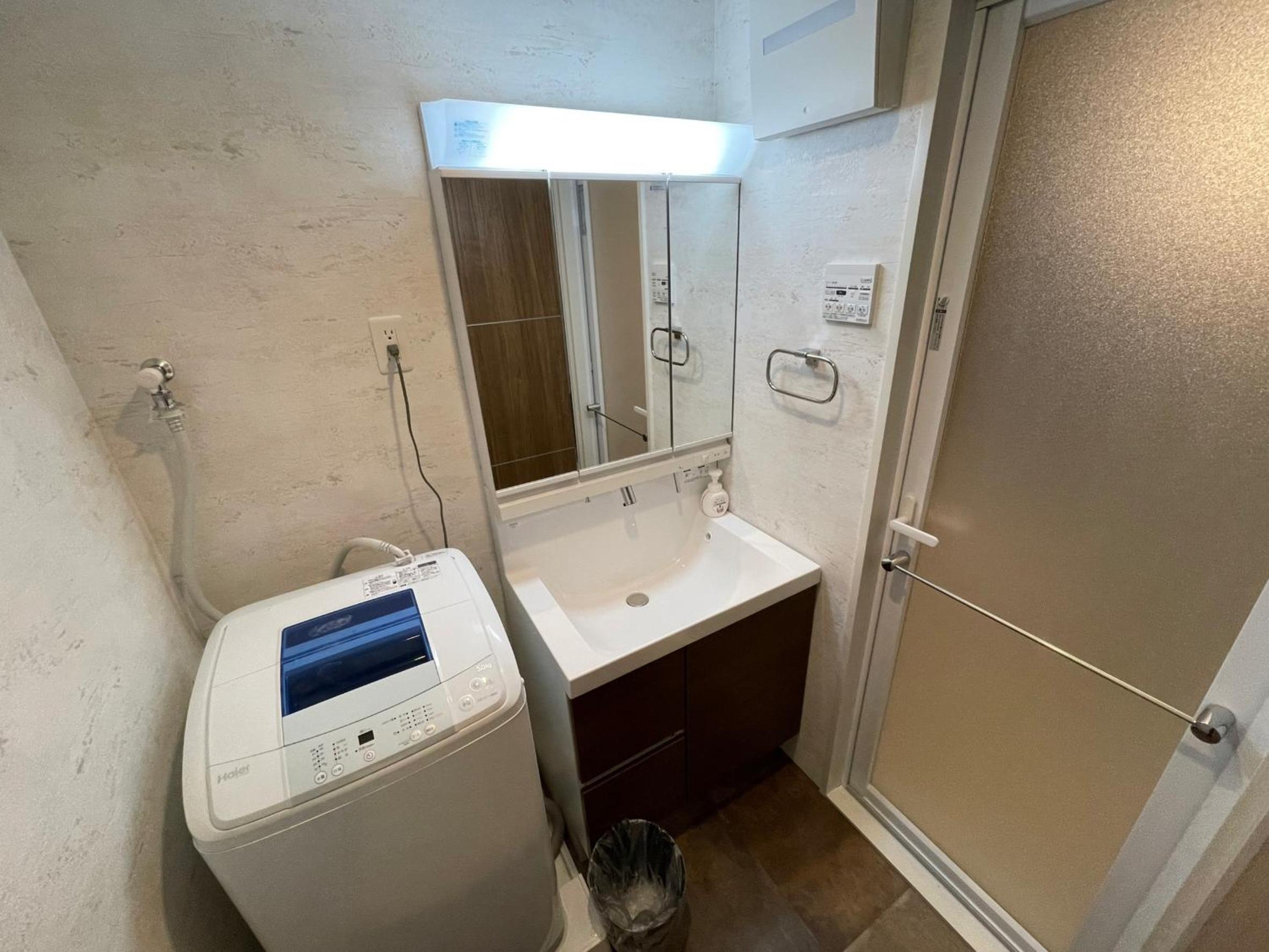 WOLF PACK apartment 21