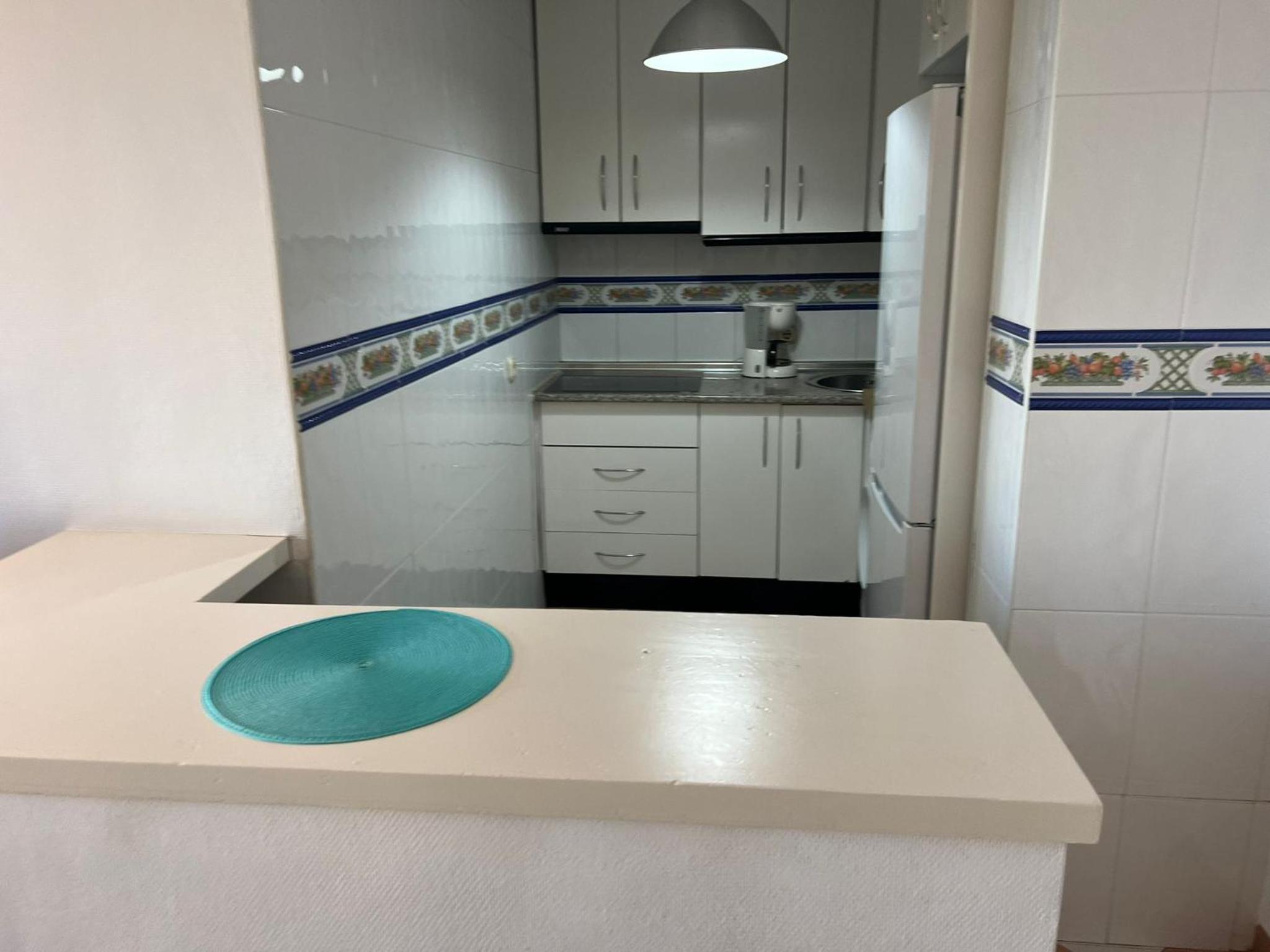 Apartamento con terraza y piscina - Todoholiday