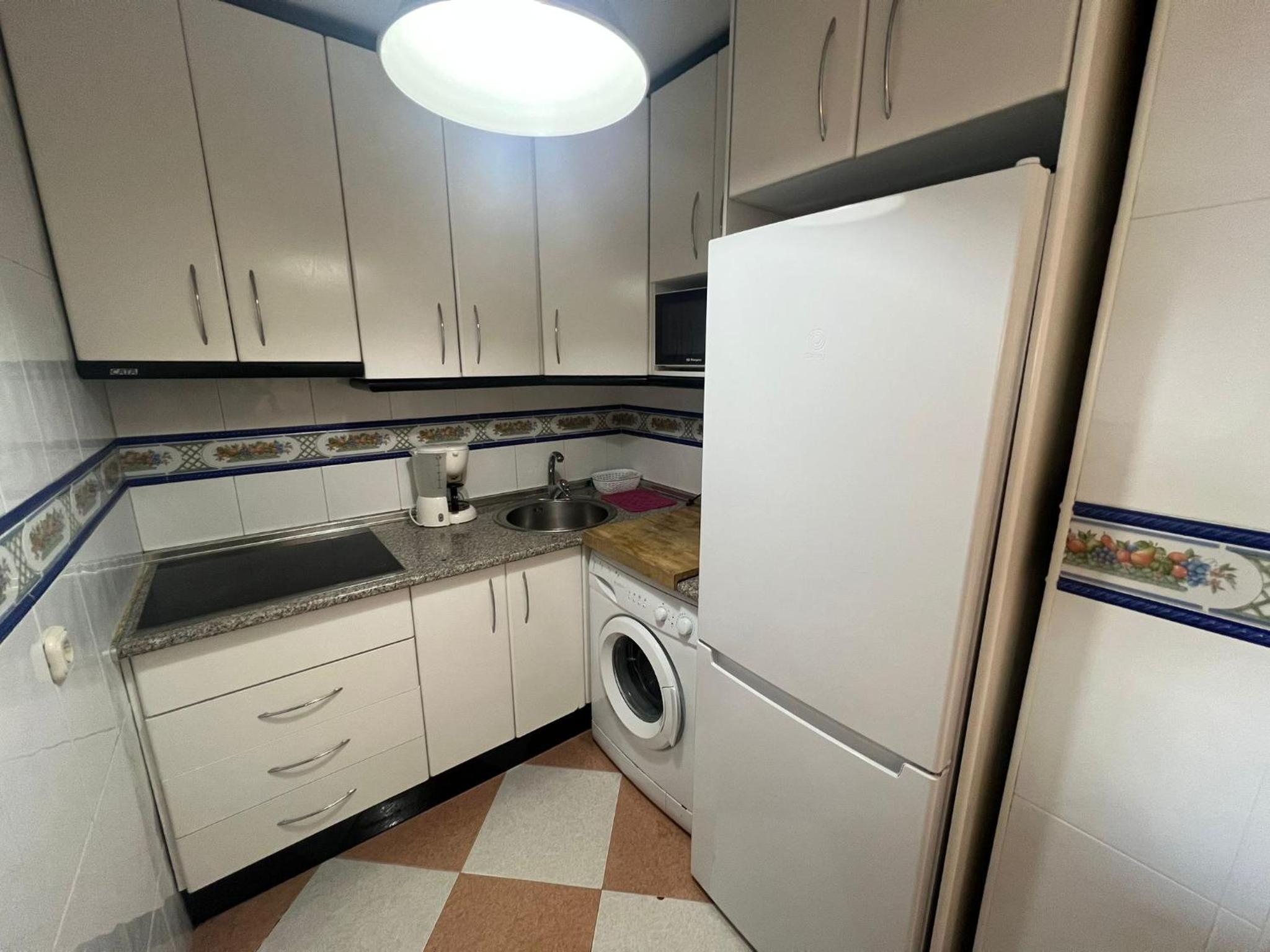 Apartamento con terraza y piscina - Todoholiday