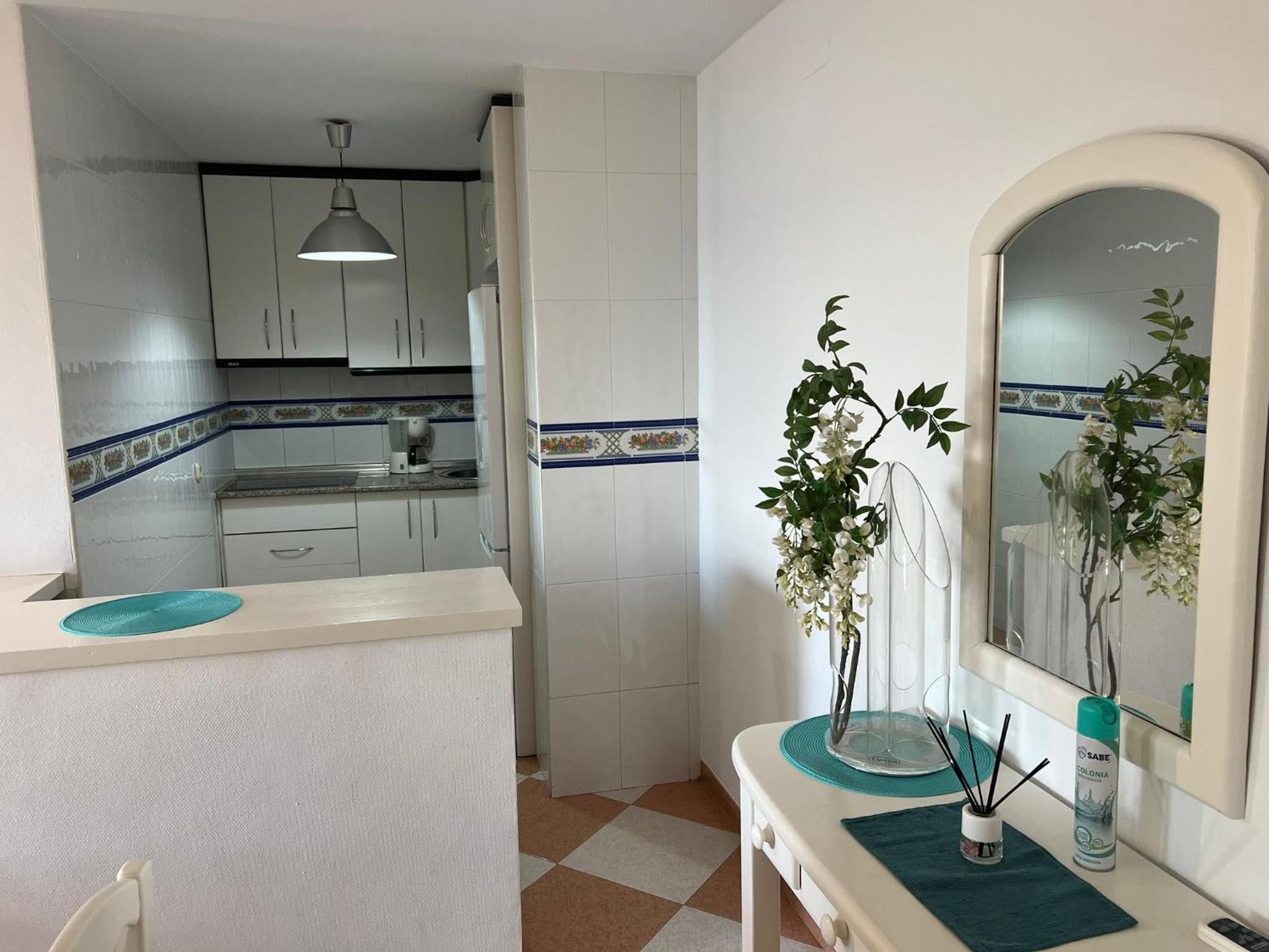 Apartamento con terraza y piscina - Todoholiday