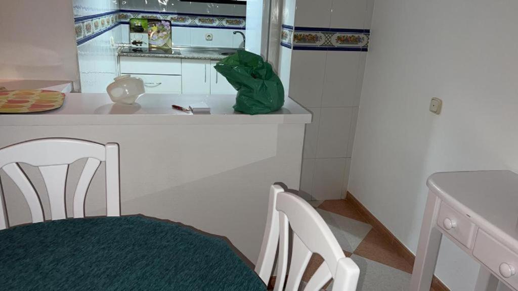 Apartamento con terraza y piscina - Todoholiday