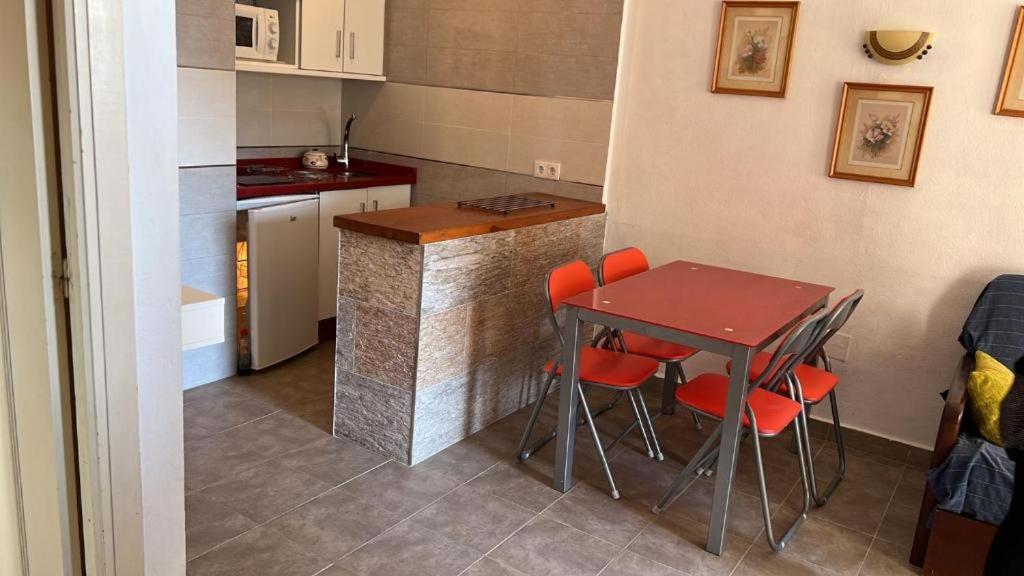 Apartamento con terraza y piscina - Todoholiday