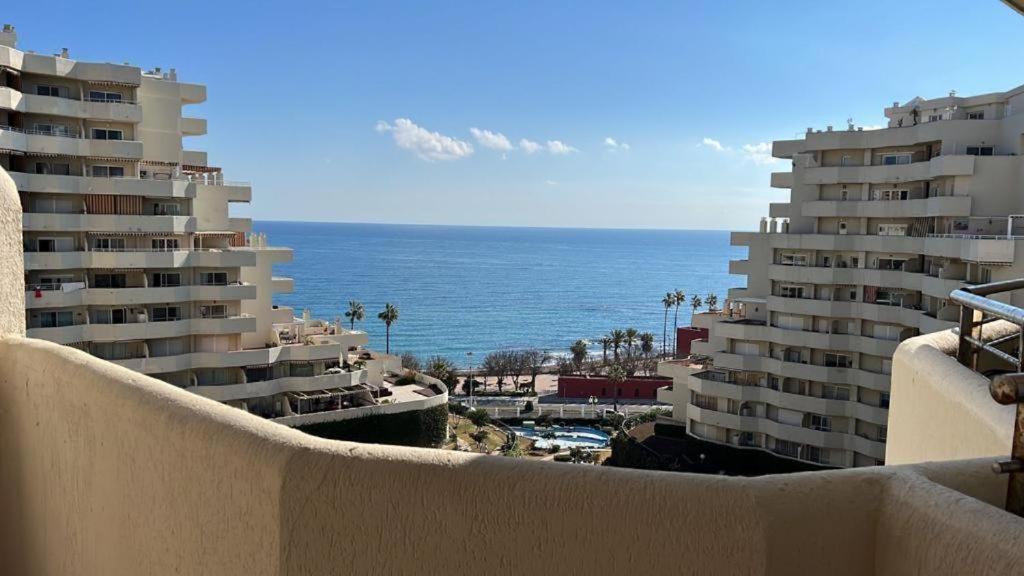 Apartamento con terraza y piscina - Todoholiday