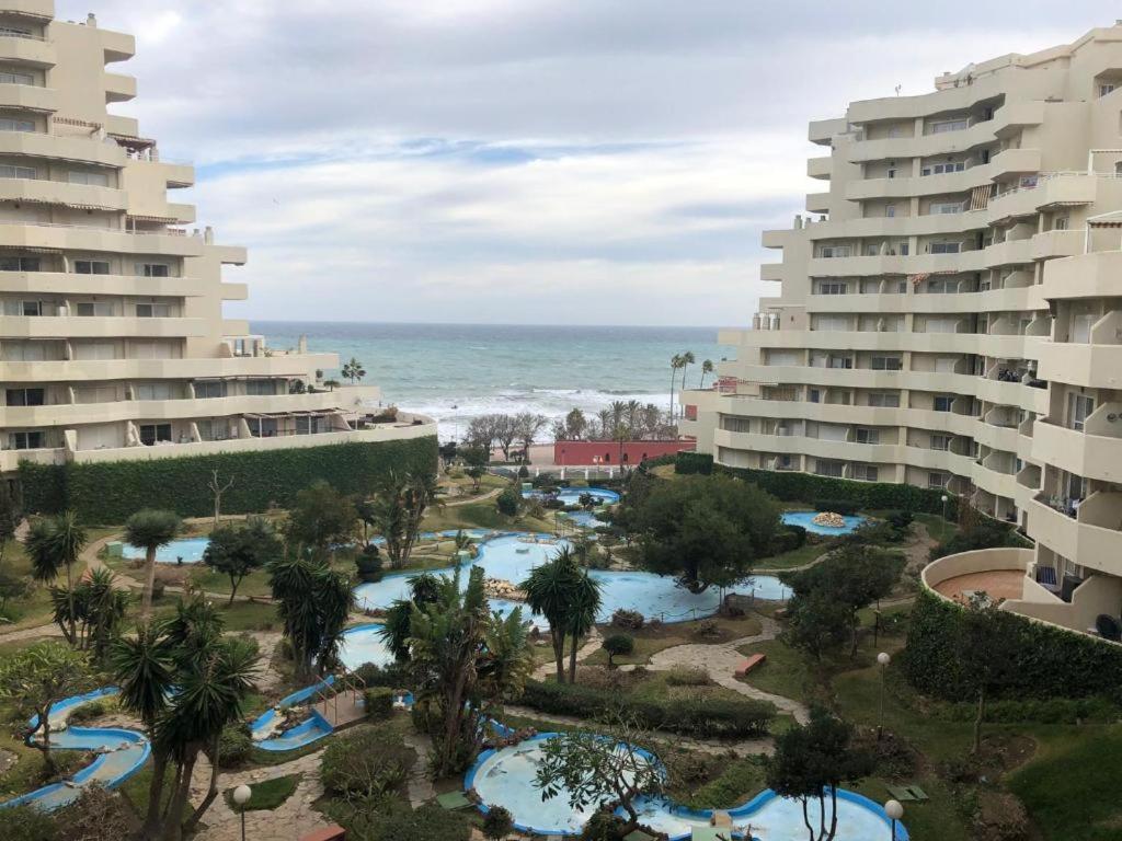 Apartamento con terraza y piscina - Todoholiday