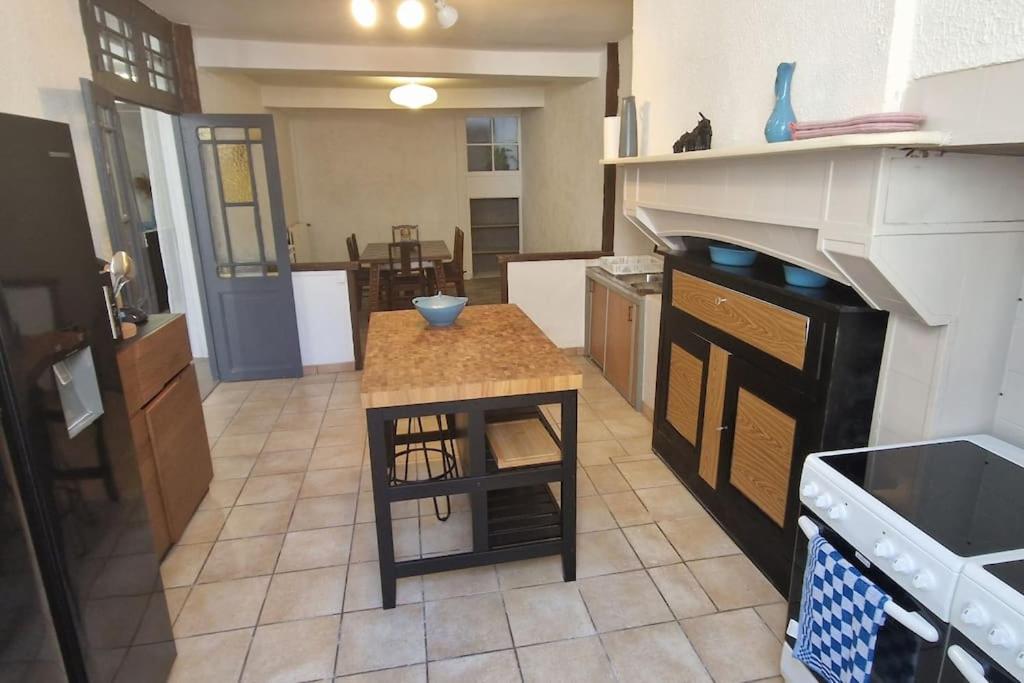 Spacieuse Maison de ville - Quartier Calme - 10 Personnes