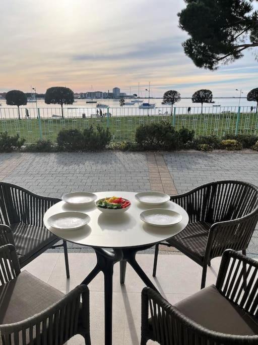 Superior Seaview Apt. with Pool view 5