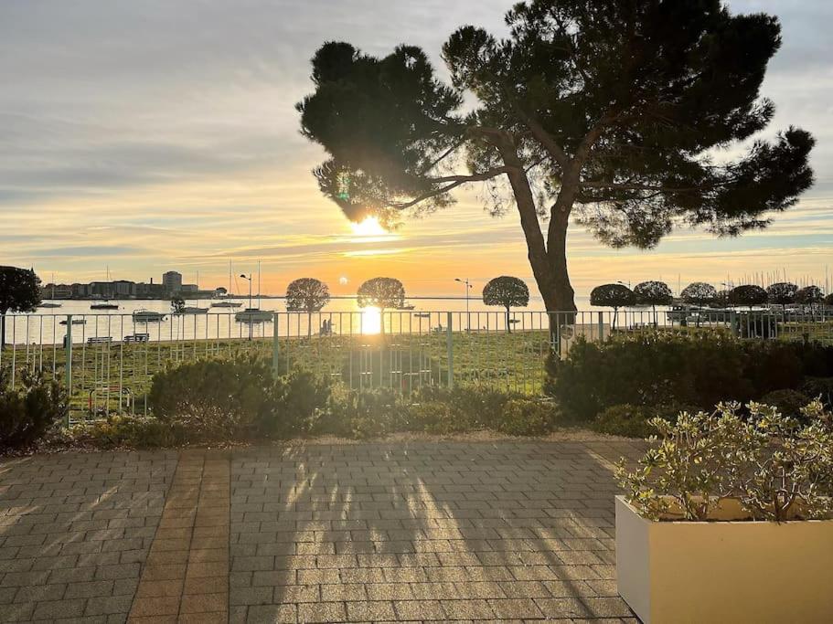 Superior Seaview Apt. with Pool view 3