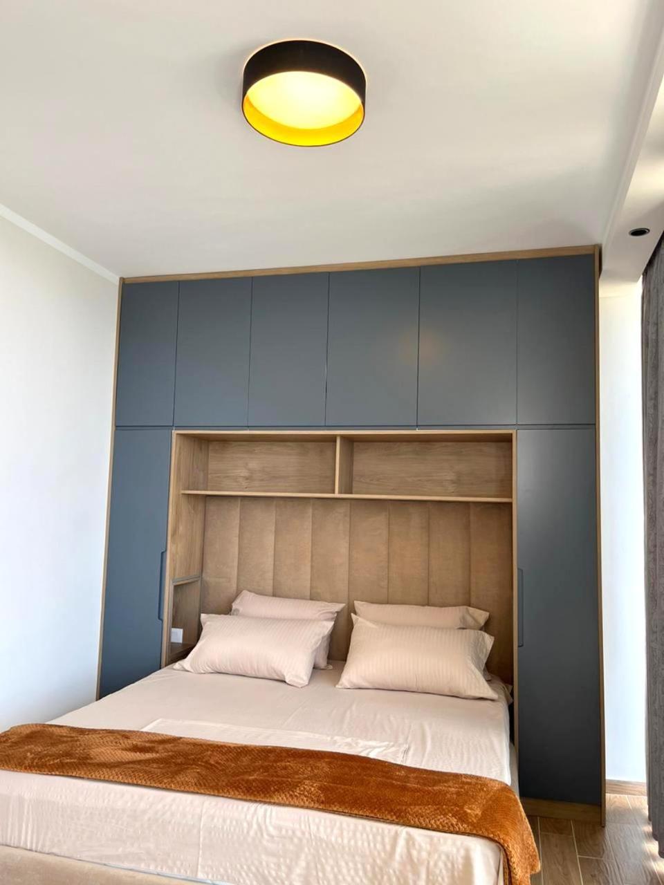 Golden Star 1