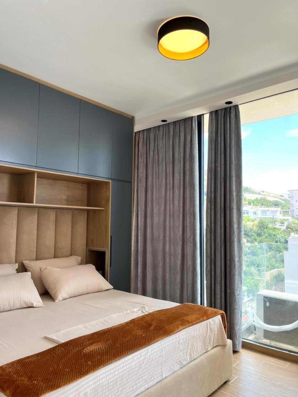 Golden Star 1