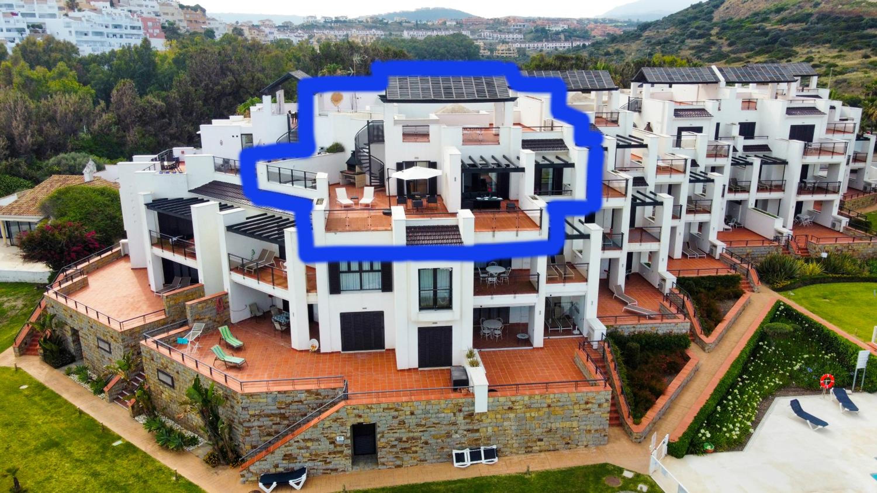 Exclusive luxury frontline beach penthouse Casares del mar - Estepona