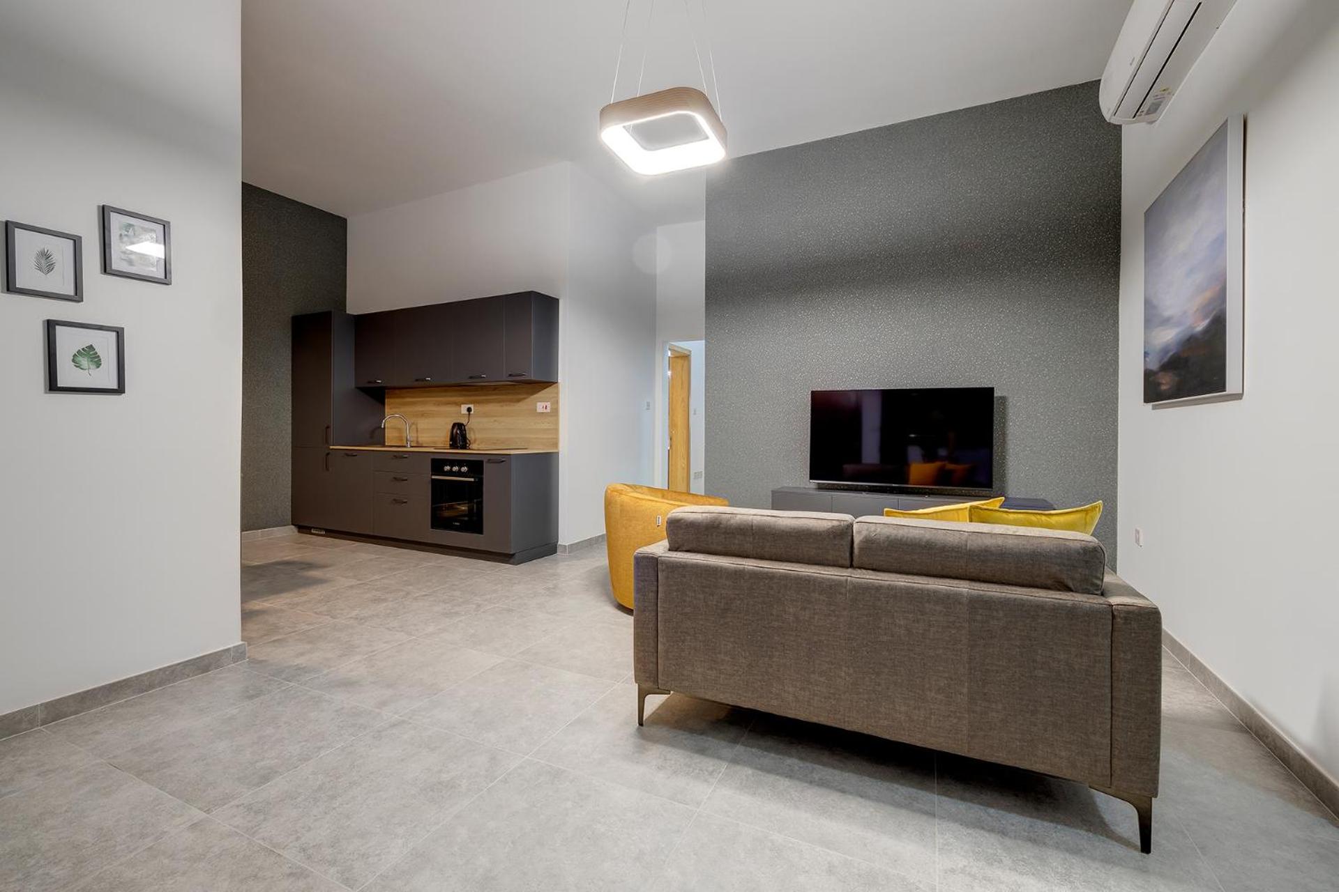 Stylish Archway Apartment steps from Balluta Bay view 4