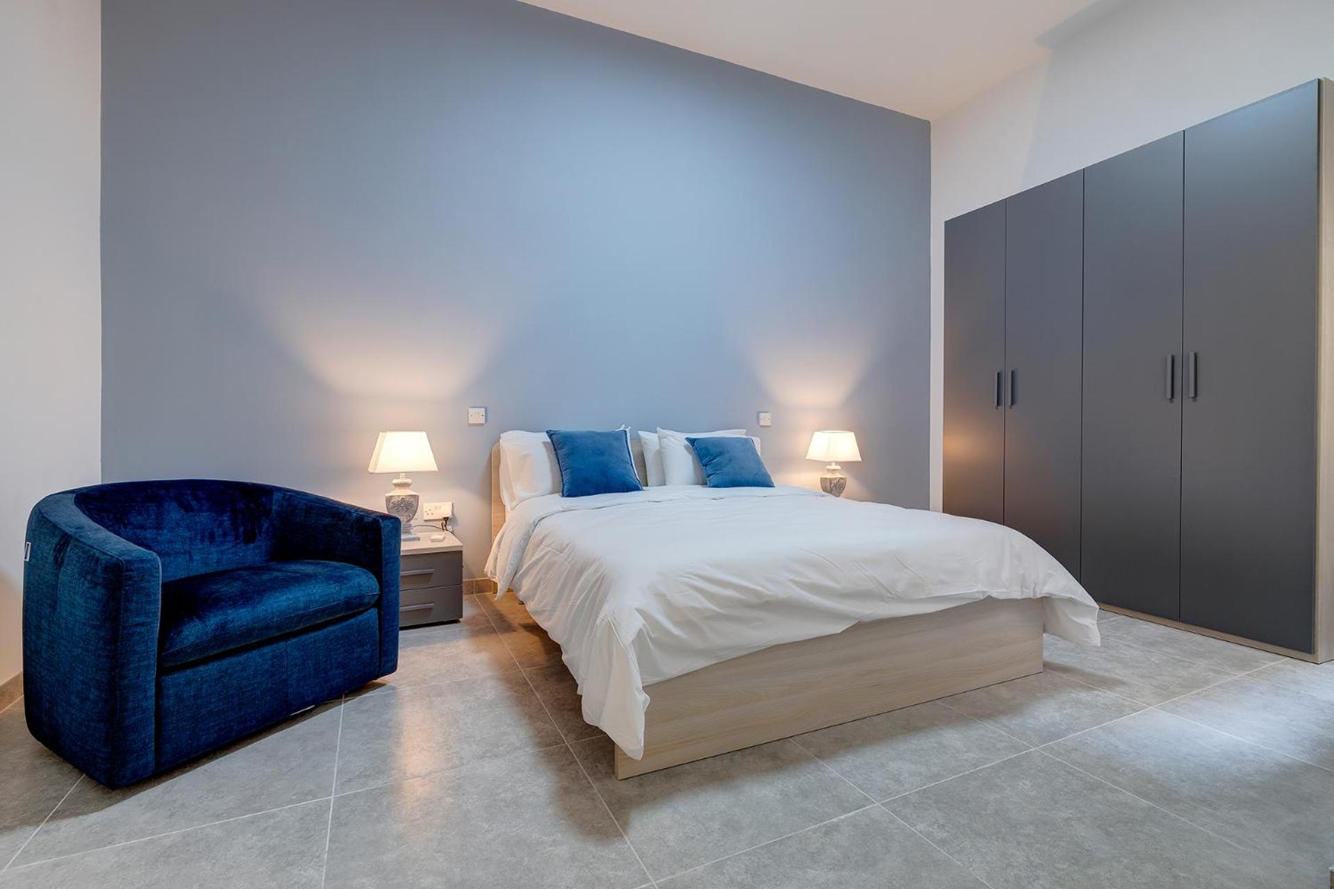 Stylish Archway Apartment steps from Balluta Bay view 5