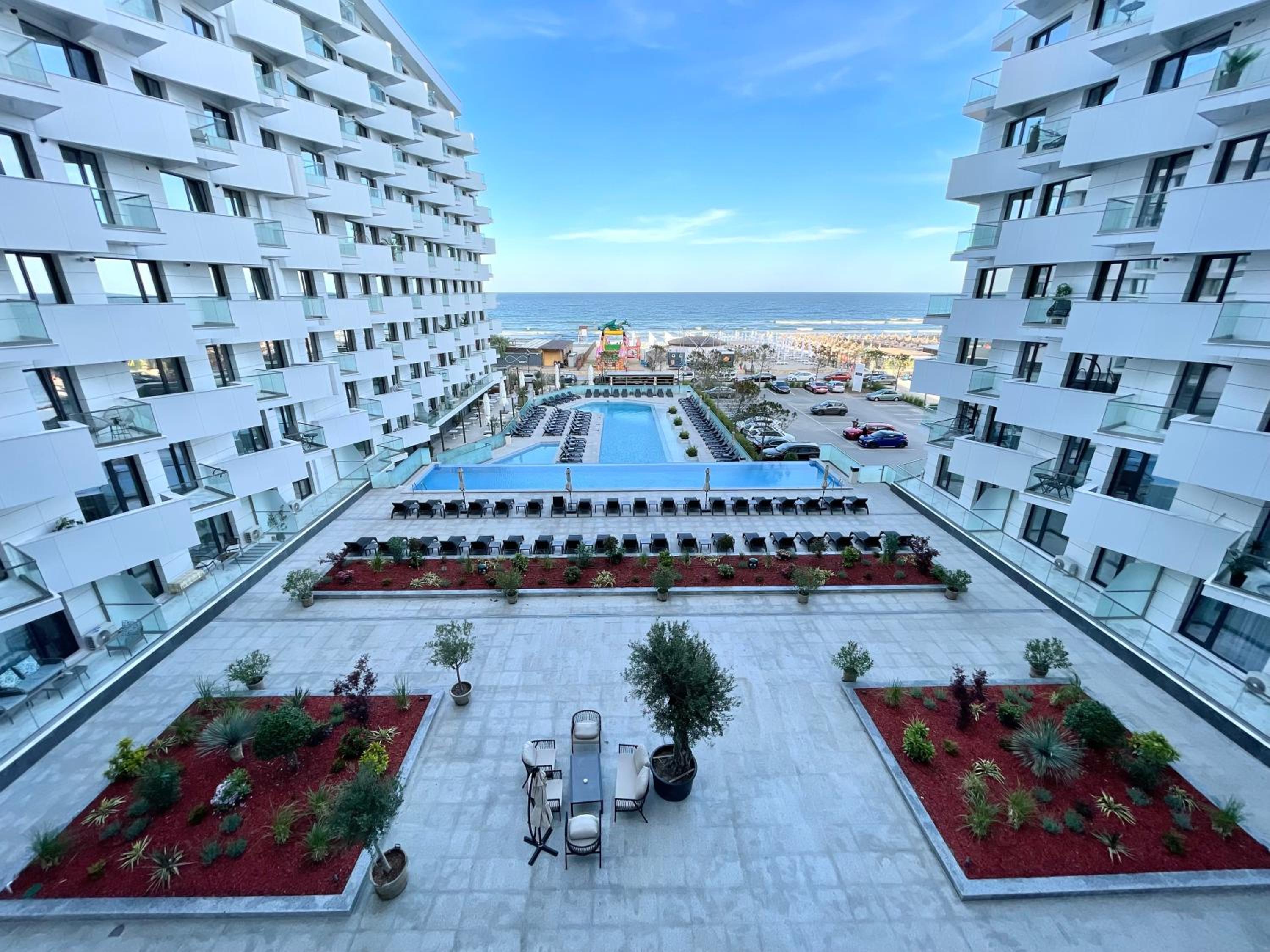NOVSEE Infinity Pool & SPA view 5