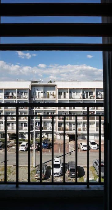 THE FIKA ROOM near MNL Airport - Scandi Studio Unit with Fast Wi-Fi & Netflix - Read Full Property Desc before booking view 5