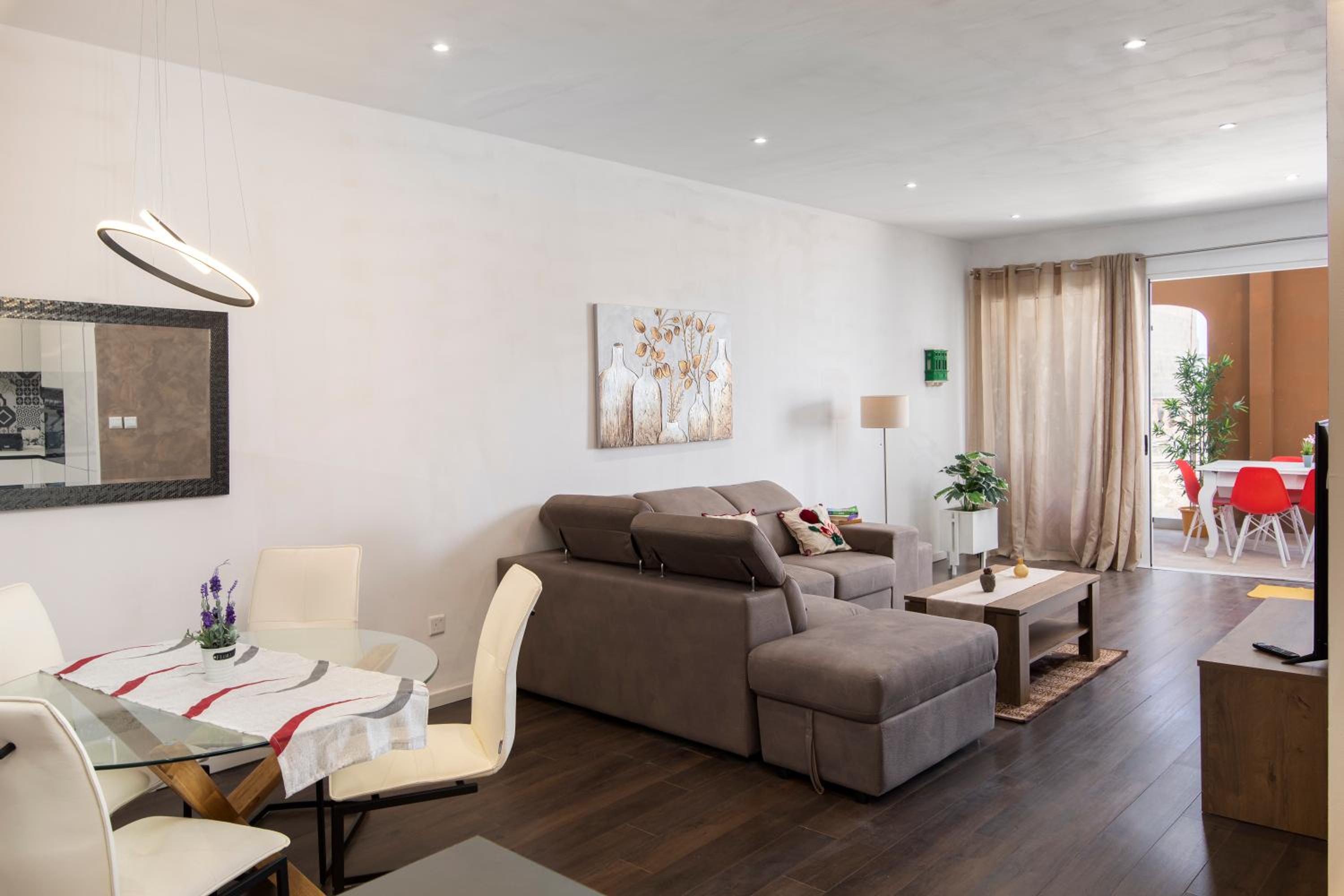 Spacious Luxury 3BR Apartment with Terrace & Open Views - Zurrieq, close to sea view 5