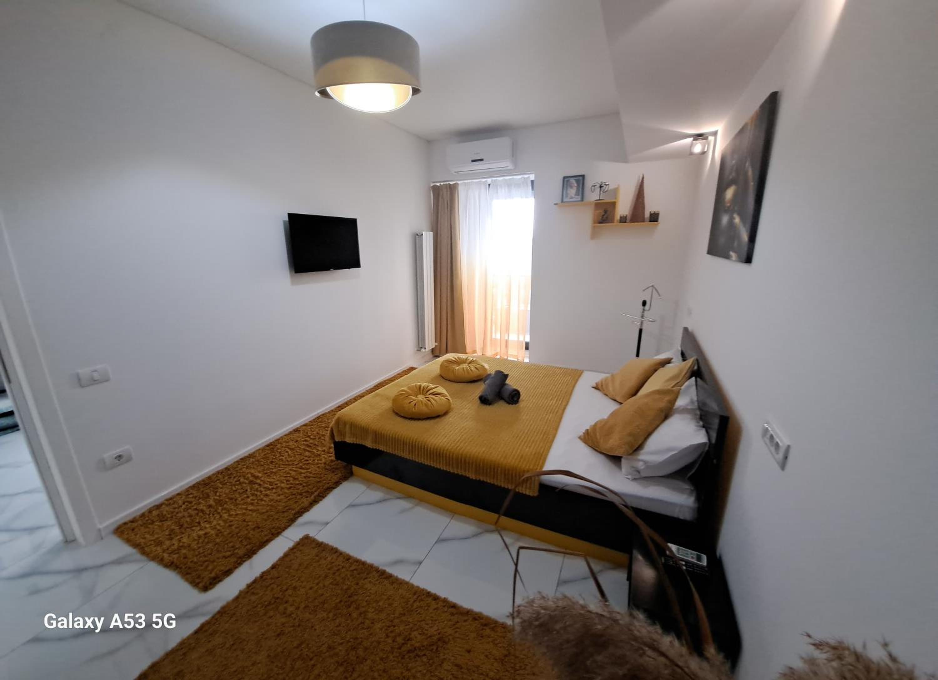 Sunset Boulevard Apartment Mamaia view 3