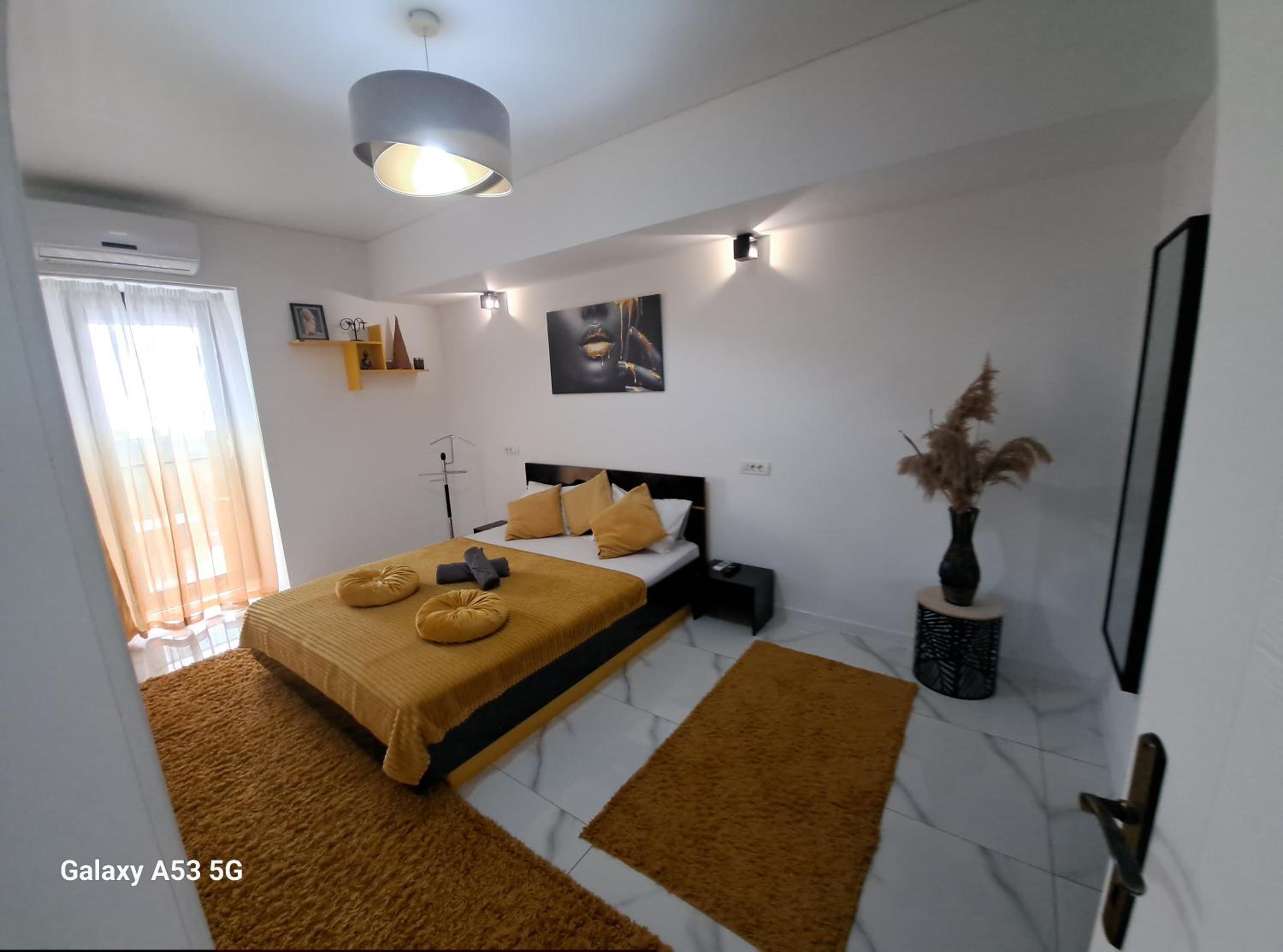 Sunset Boulevard Apartment Mamaia view 5