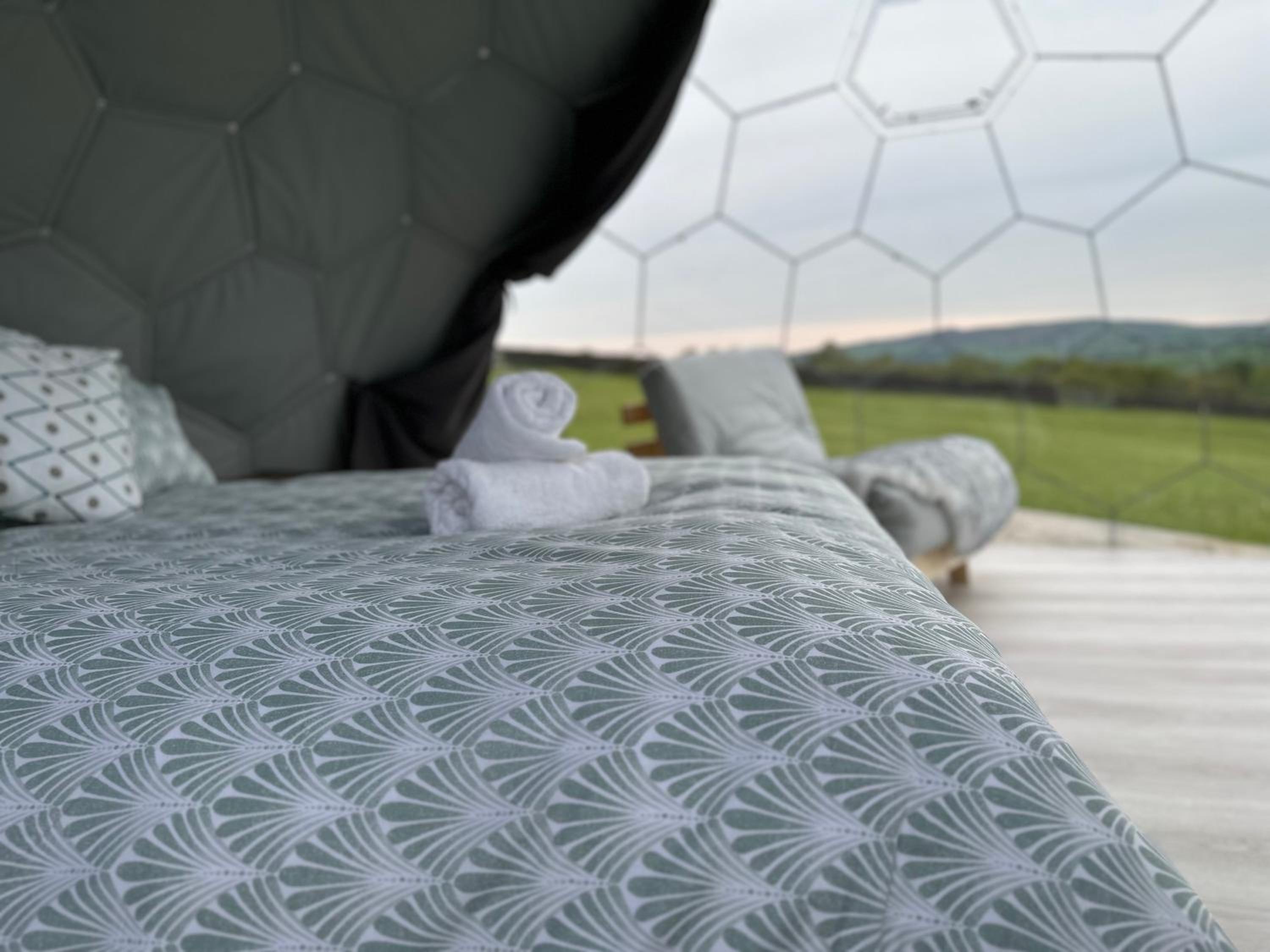 Deerstone Glamping-Boulsworth Hill Dome Hot tub