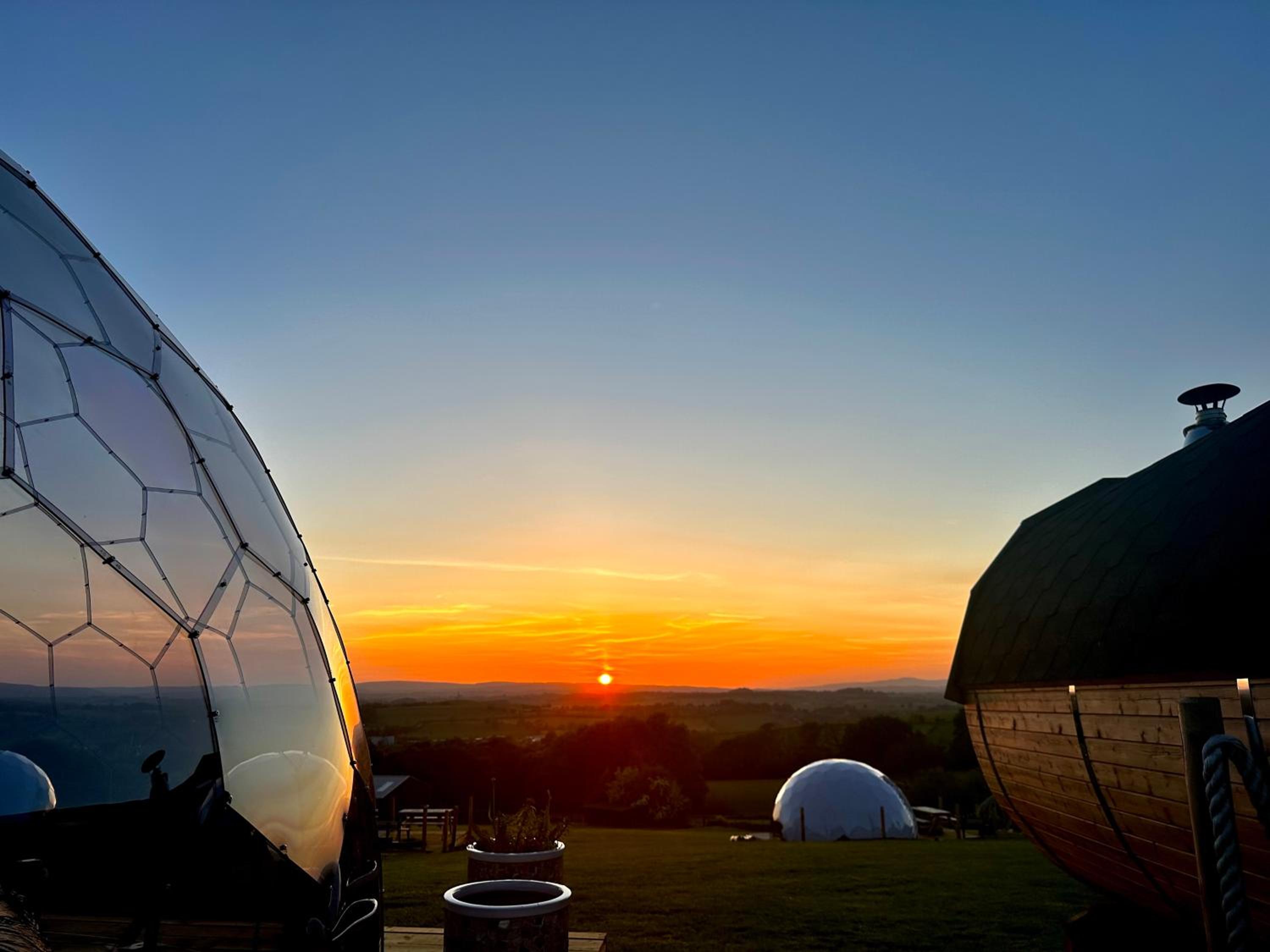 Deerstone Glamping-Boulsworth Hill Dome Hot tub