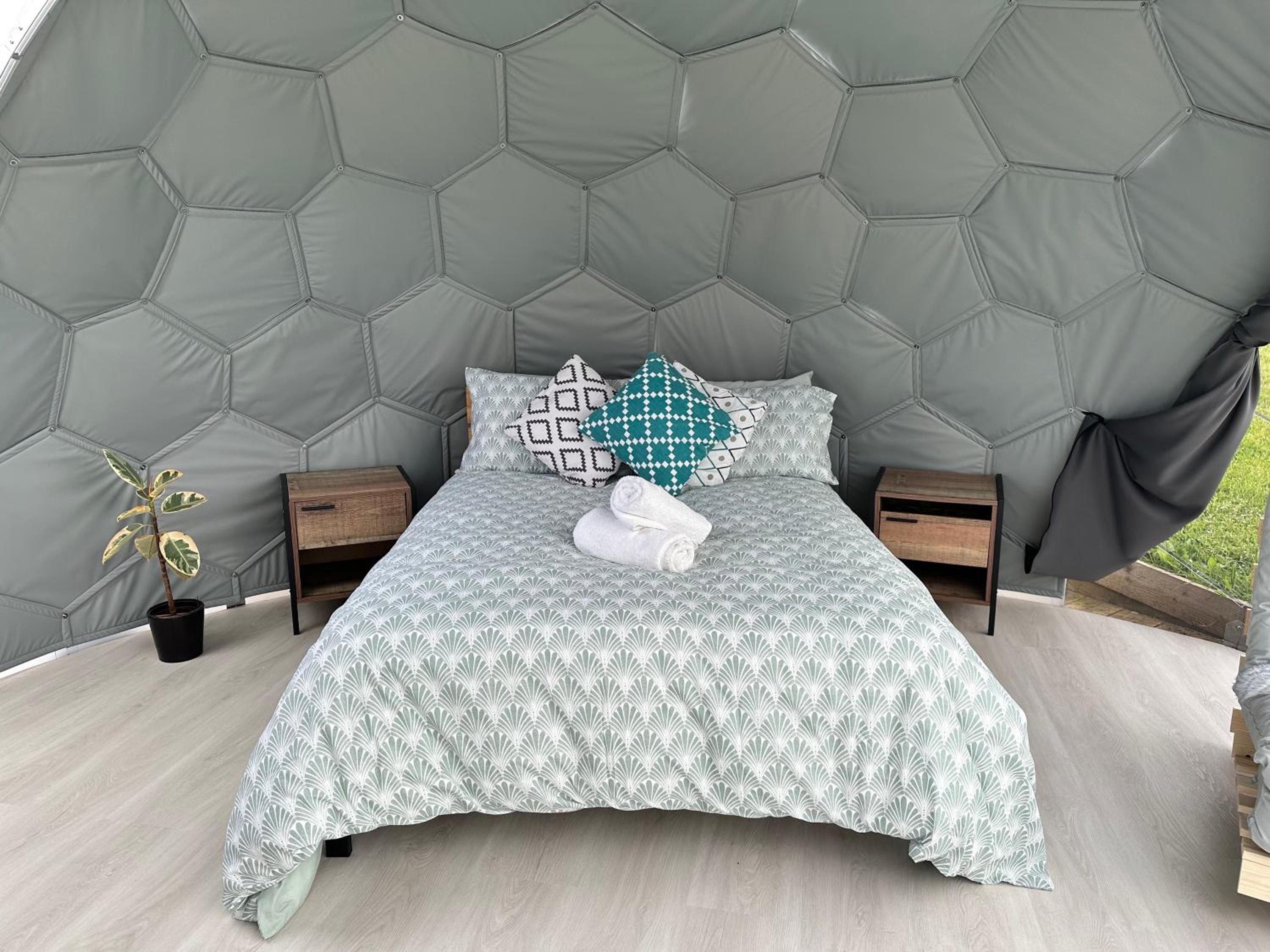 Deerstone Glamping-Boulsworth Hill Dome Hot tub