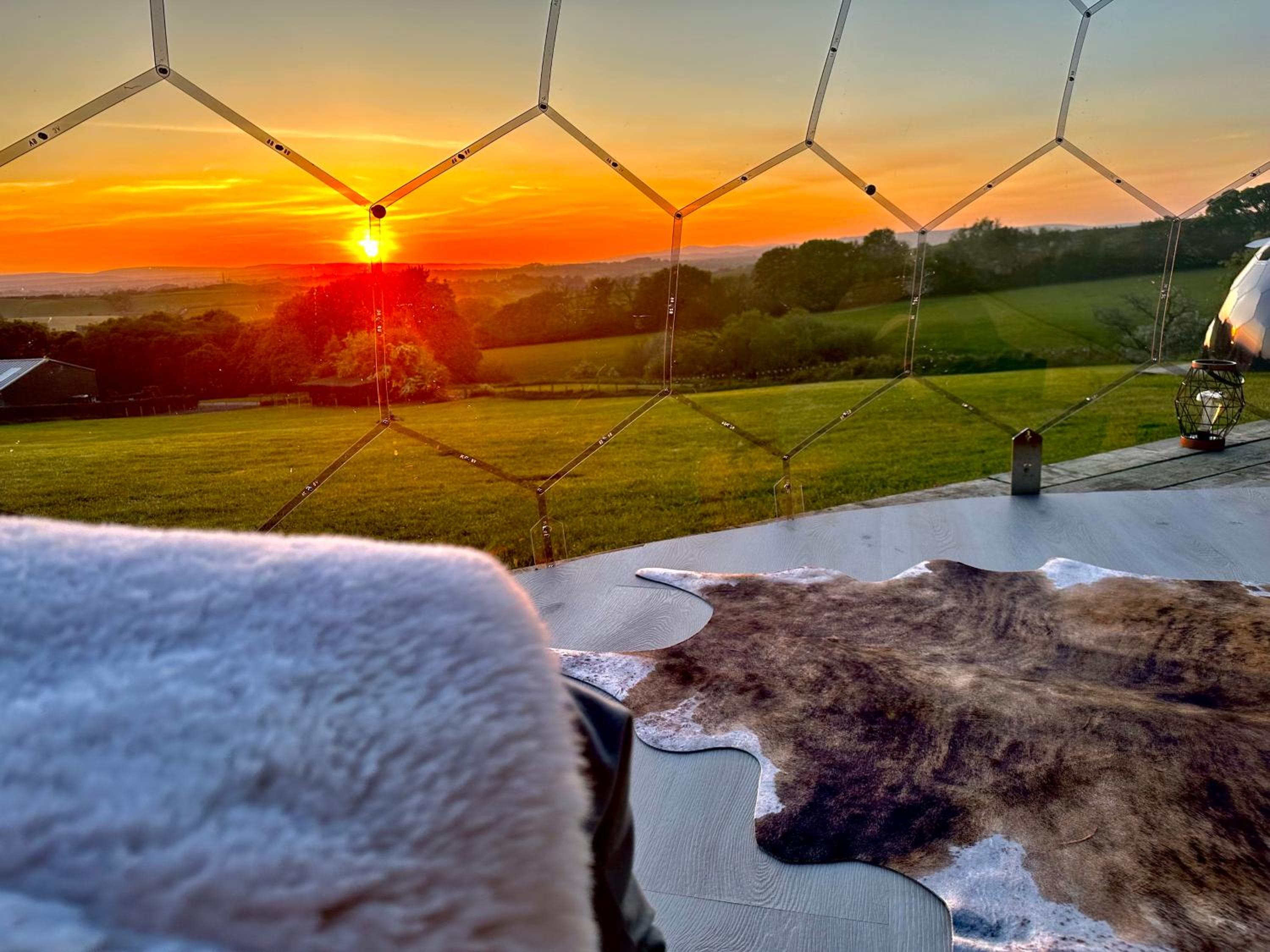 Deerstone Glamping-Boulsworth Hill Dome Hot tub